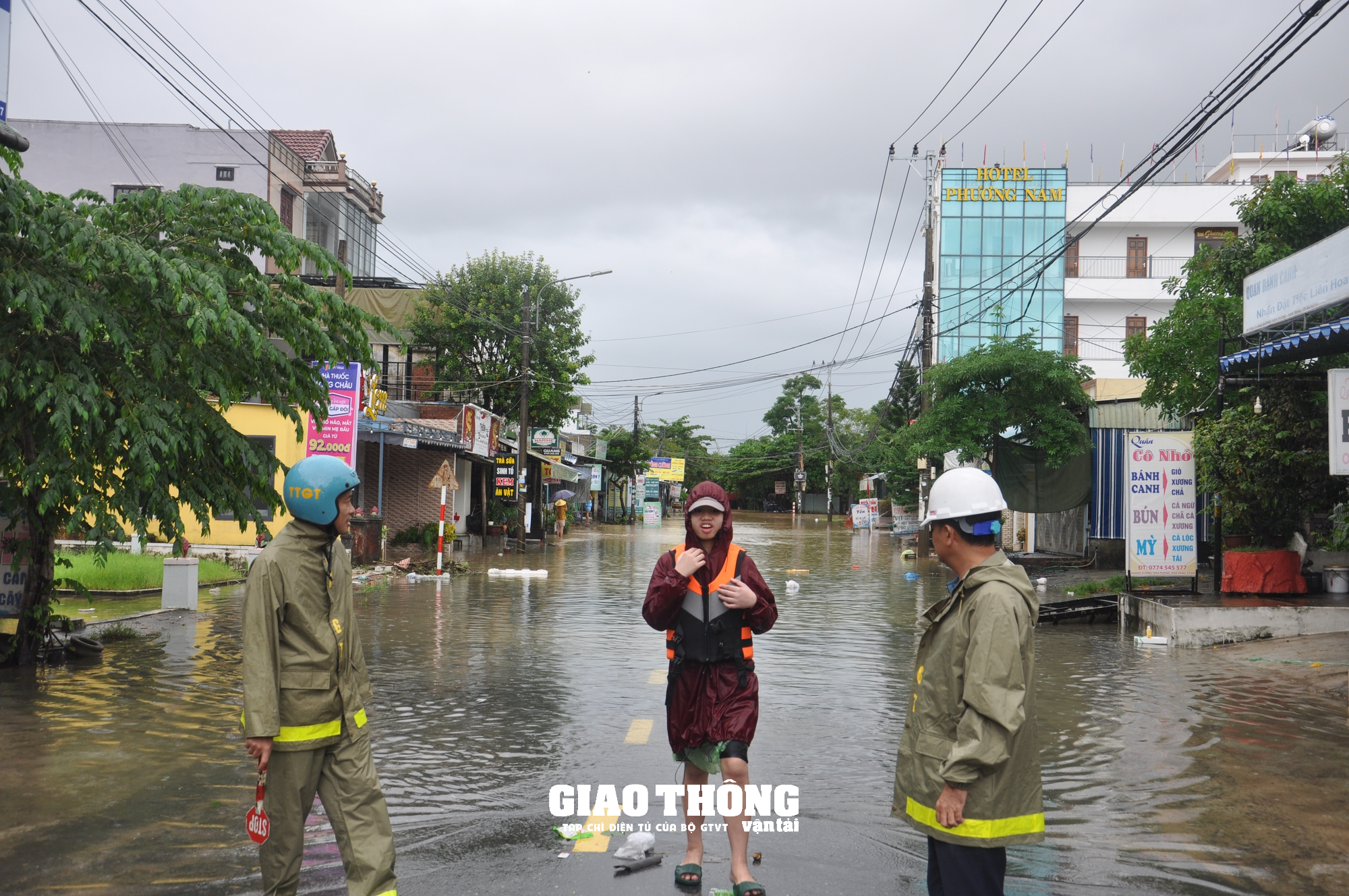 Tiếp tục cấm đường tuyến Ql14G qua Đà Nẵng, phương tiện lưu thông thế nào? - Ảnh 6.