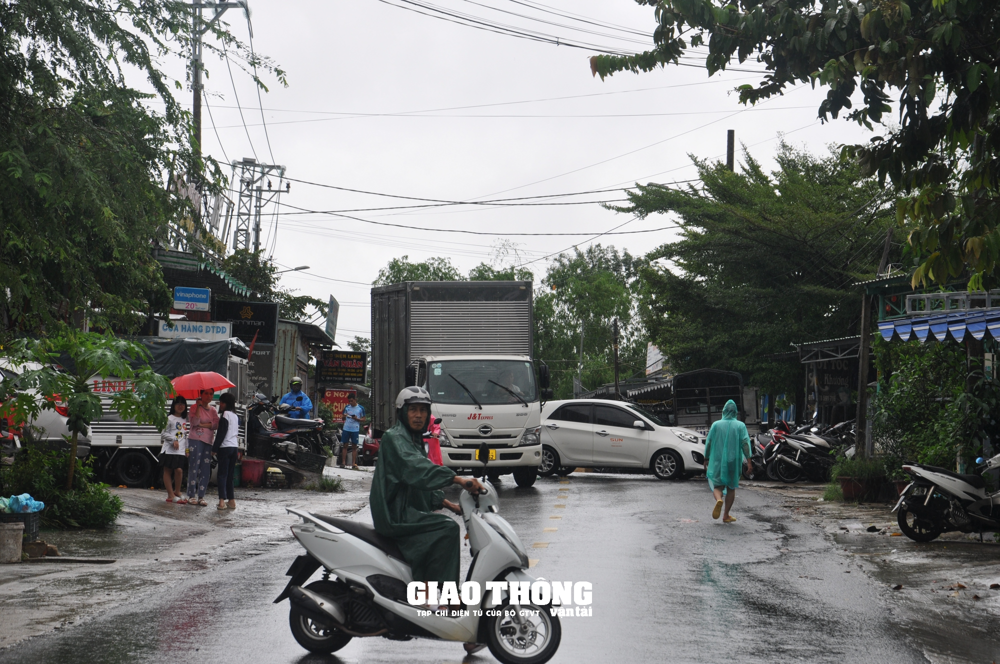 Tiếp tục cấm đường tuyến Ql14G qua Đà Nẵng, phương tiện lưu thông thế nào? - Ảnh 9.