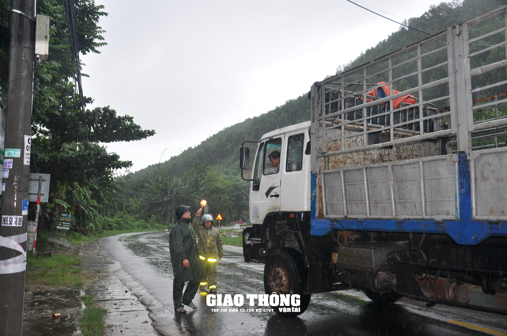 Tiếp tục cấm đường tuyến Ql14G qua Đà Nẵng, phương tiện lưu thông thế nào? - Ảnh 10.