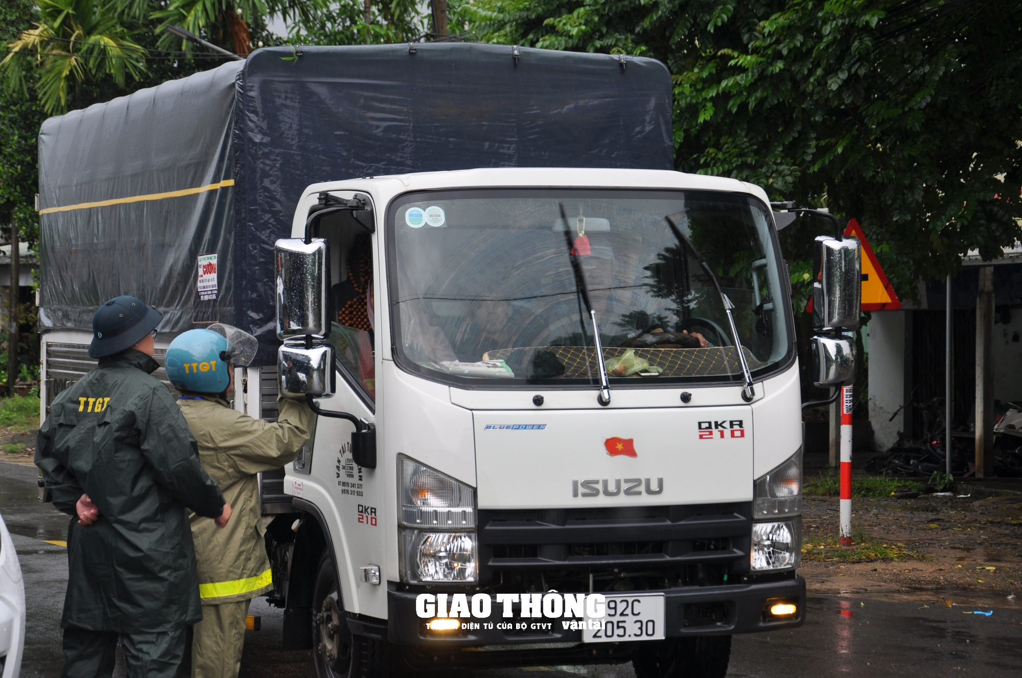 Tiếp tục cấm đường tuyến Ql14G qua Đà Nẵng, phương tiện lưu thông thế nào? - Ảnh 11.