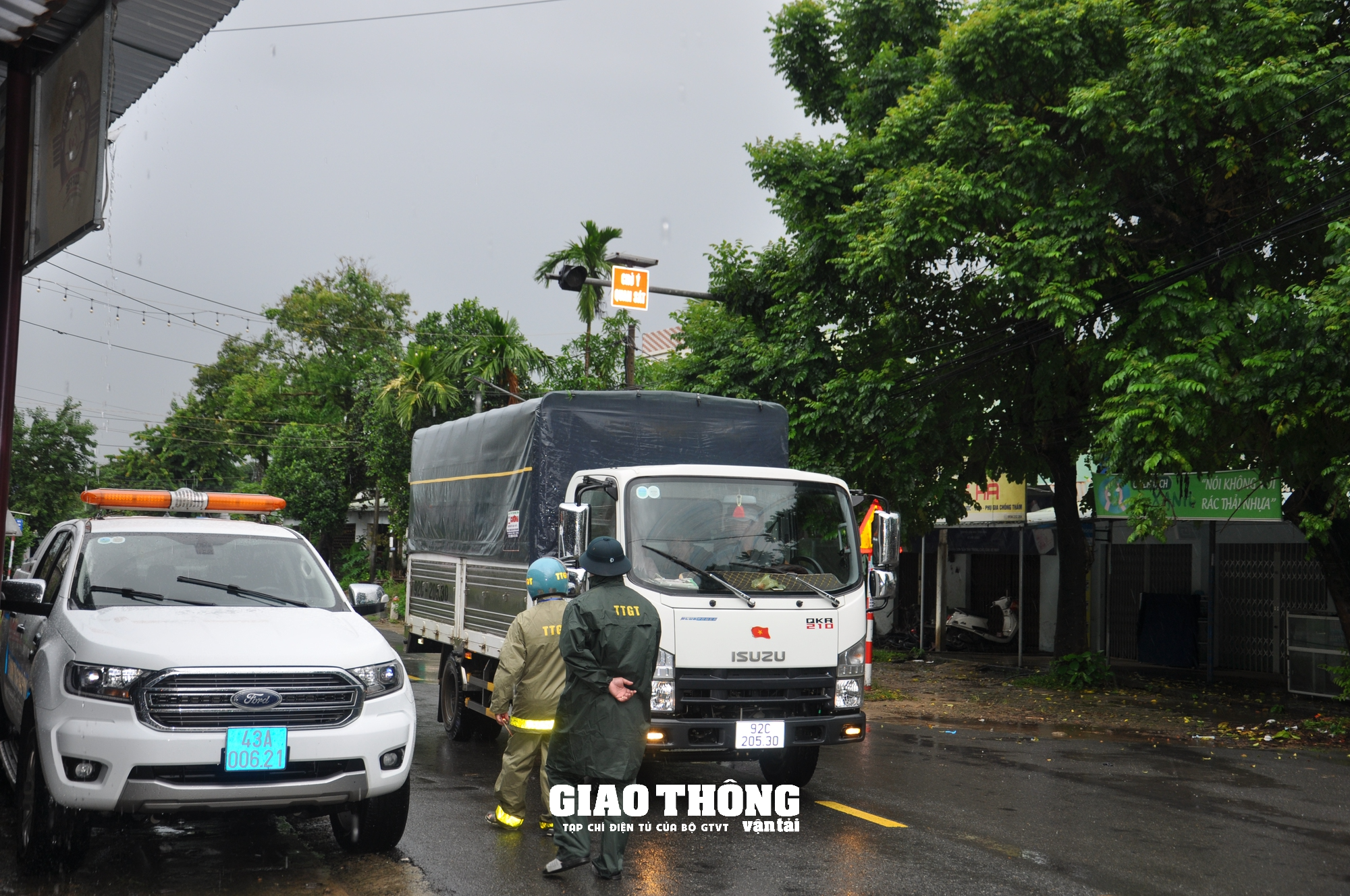 Tiếp tục cấm đường tuyến Ql14G qua Đà Nẵng, phương tiện lưu thông thế nào? - Ảnh 12.