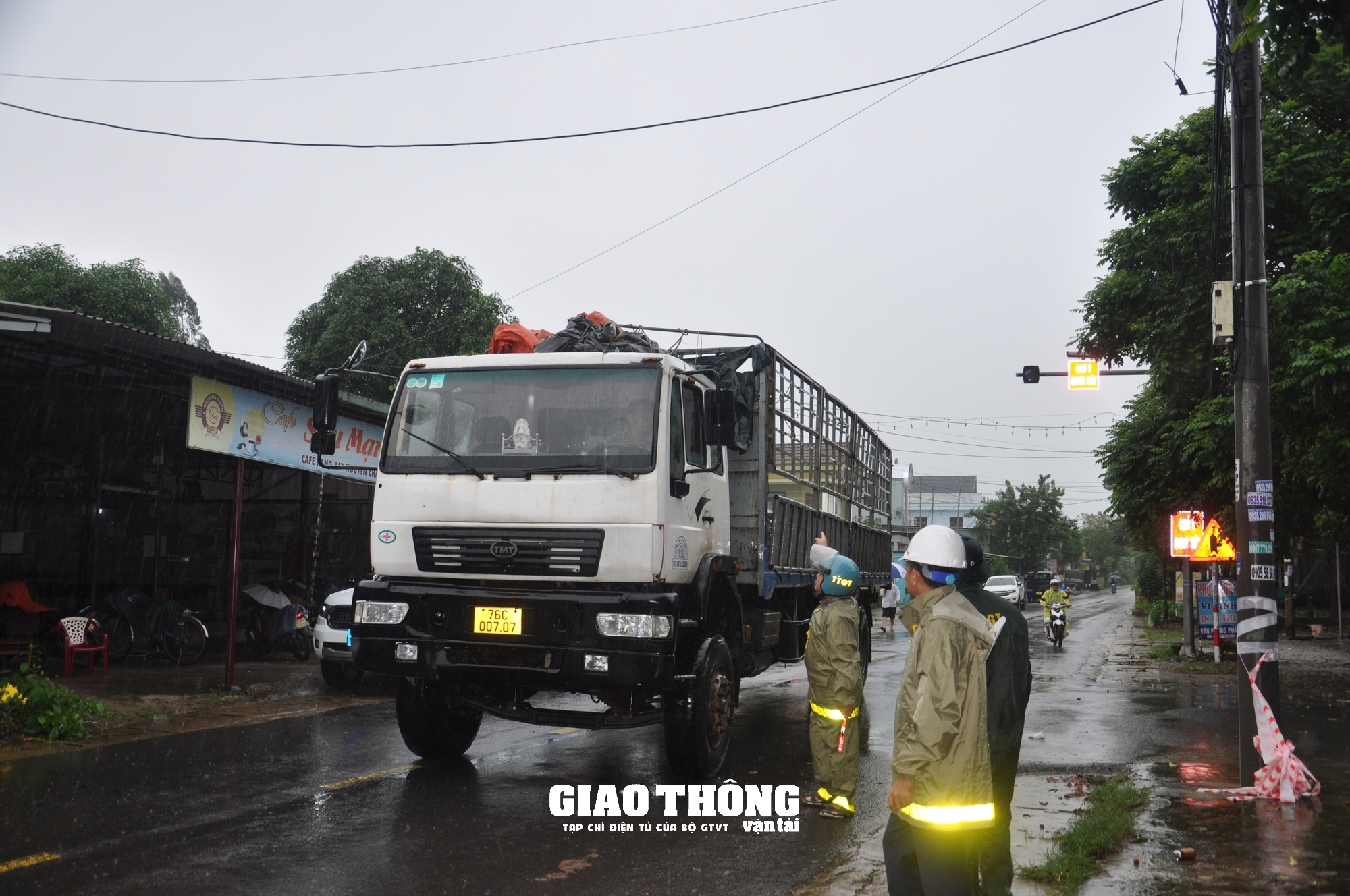 Tiếp tục cấm đường tuyến Ql14G qua Đà Nẵng, phương tiện lưu thông thế nào? - Ảnh 13.