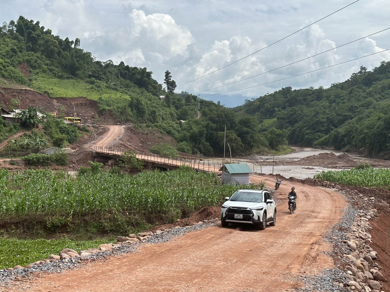 Phát huy “4 tại chỗ” khắc phục hậu quả mưa lũ đảm bảo giao thông tại Điện Biên - Ảnh 1.