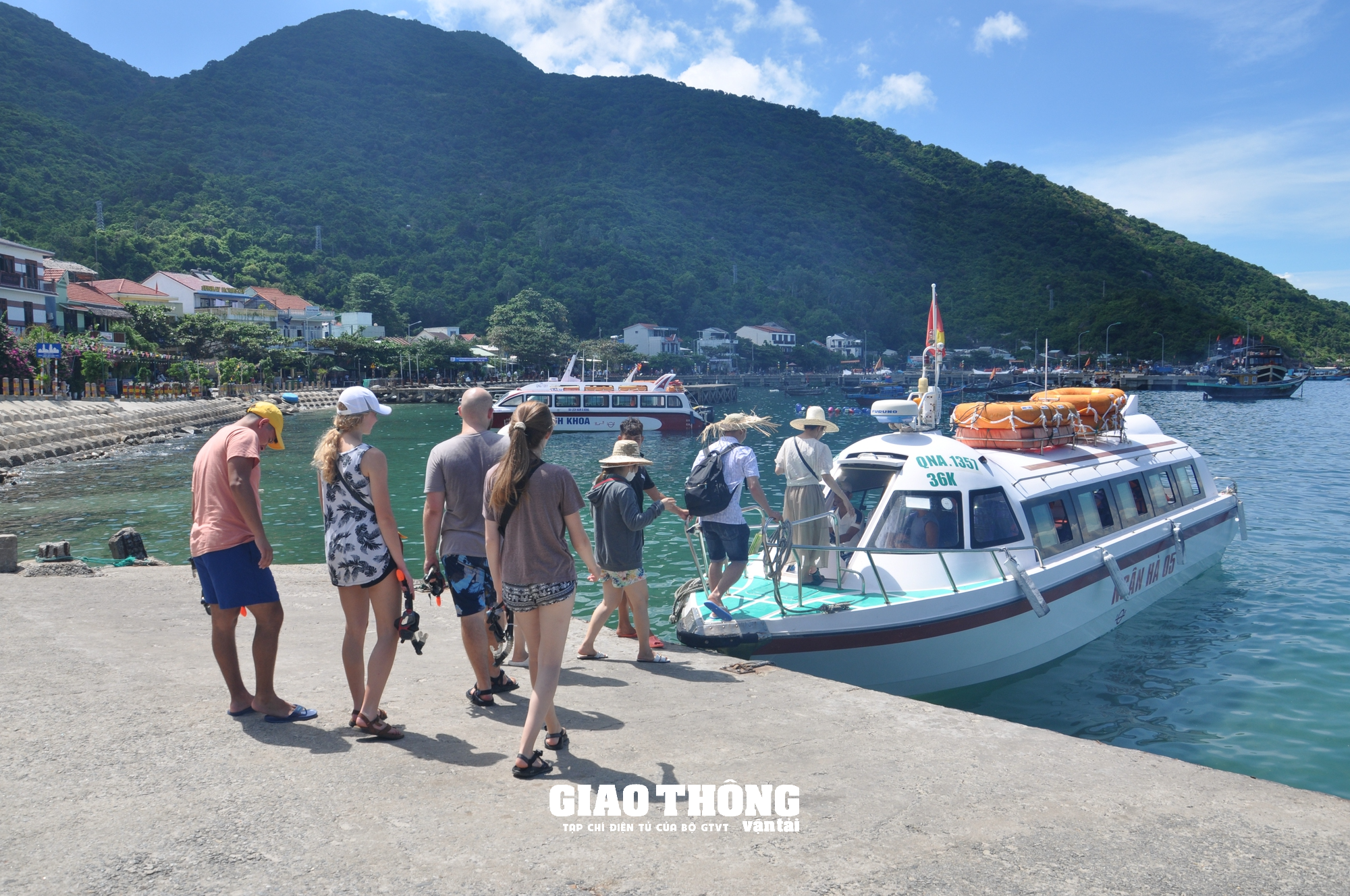 Hội An chấn chỉnh tình trạng chéo kéo du khách, lập lại trật tự đô thị - Ảnh 3. Hội An chấn chỉnh tình trạng chéo kéo du khách, lập lại trật tự đô thị - Ảnh 3.