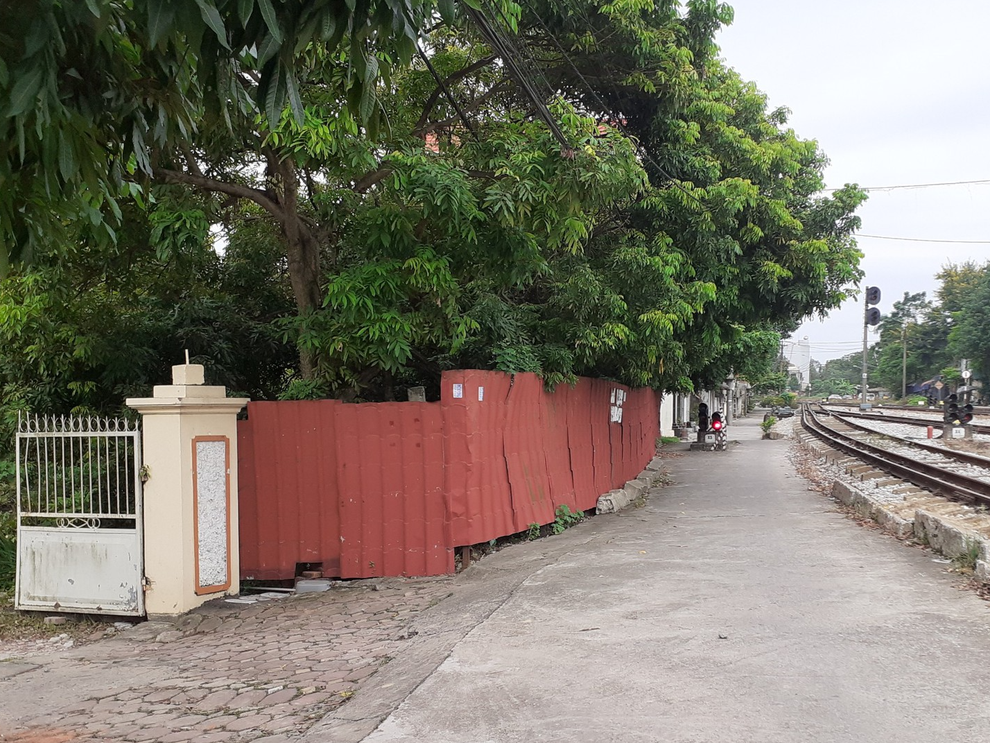 Dự án khu đô thị, nhà dân "đua nhau" lấn chiếm đất ga đường sắt tuyến Đông Anh – Quán Triều  - Ảnh 4.