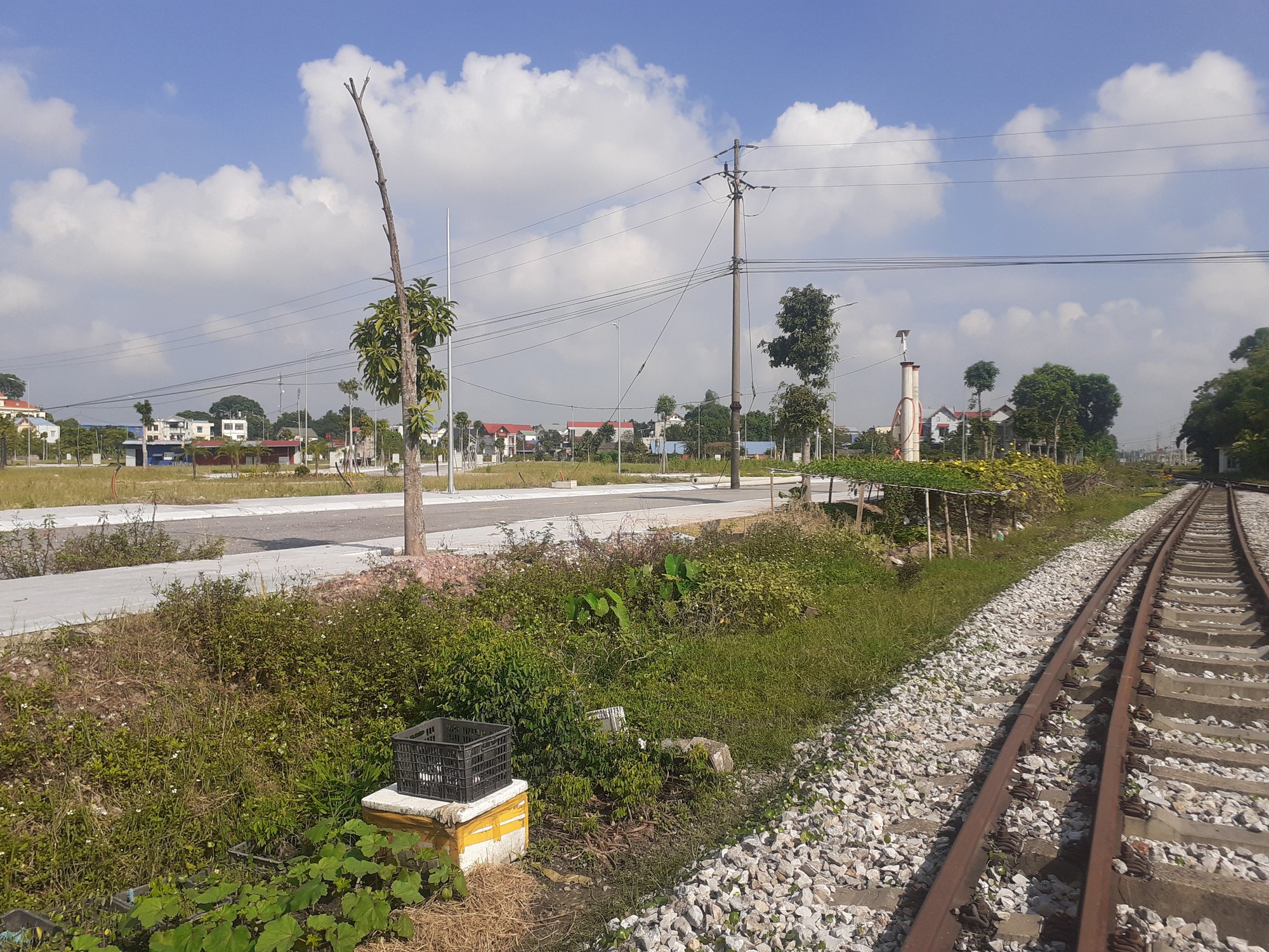 Dự án khu đô thị, nhà dân "đua nhau" lấn chiếm đất ga đường sắt tuyến Đông Anh – Quán Triều  - Ảnh 2.