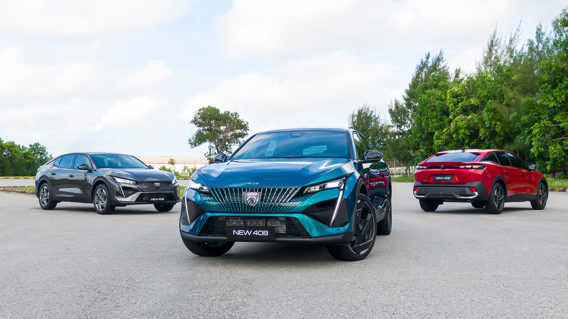 Xe Peugeot 408 có 3 phiên bản cùng mức giá bán lẻ đề xuất từ 999 triệu đồng đến 1,249 tỷ đồng.