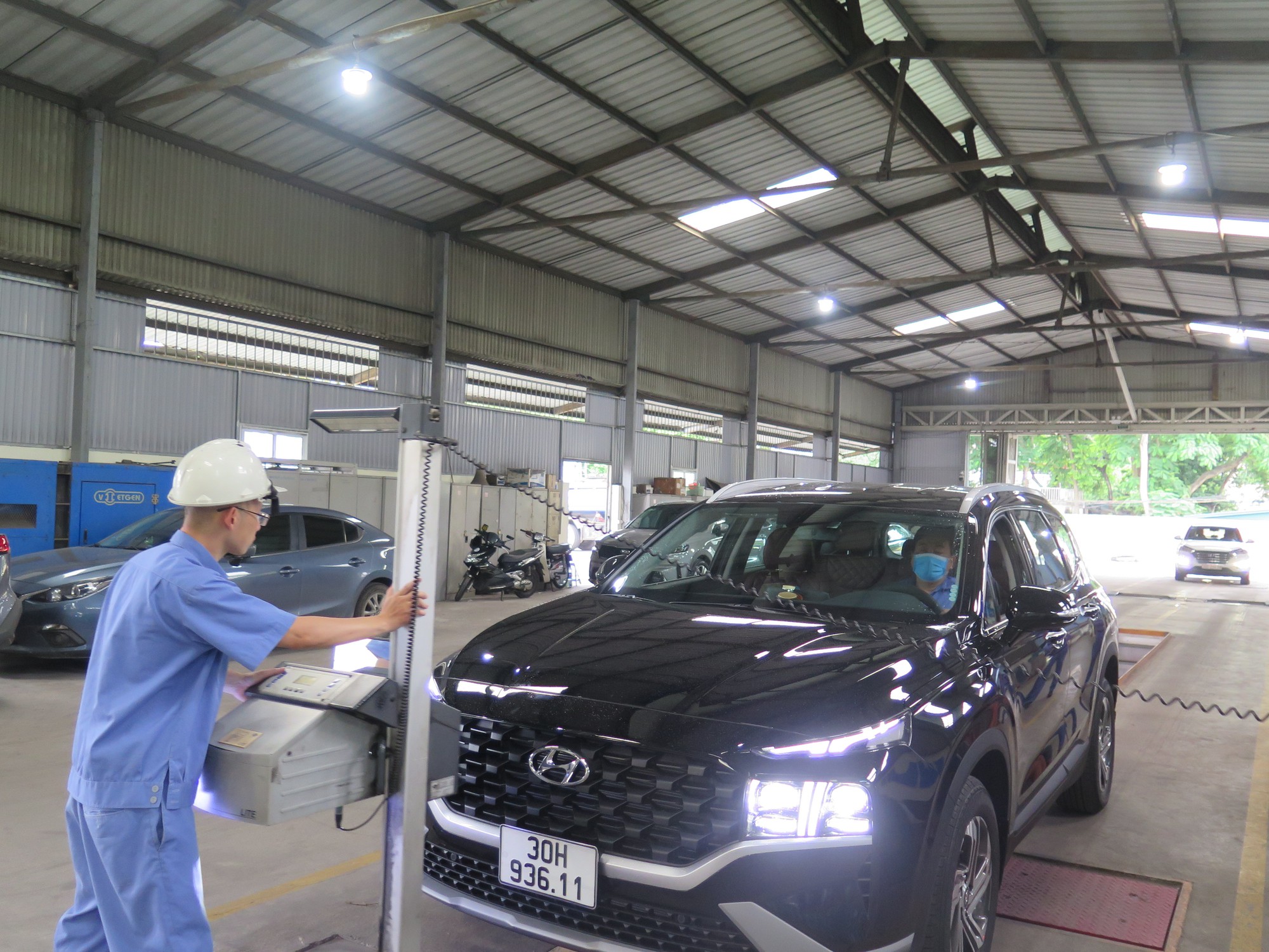 "Choáng" với giá dịch vụ kiểm định thiết bị thuộc dây chuyền đăng kiểm - Ảnh 2.