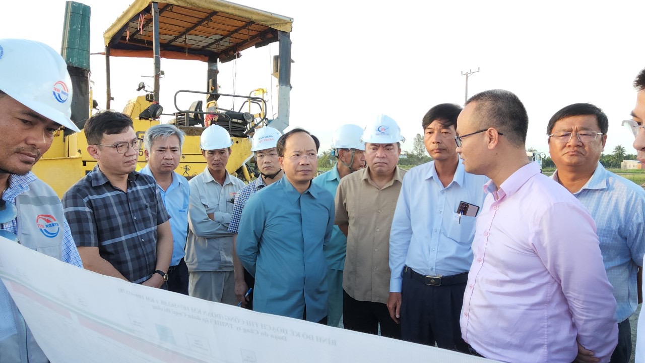 Cao tốc Mỹ Thuận - Cần Thơ hoàn thành 75% - Ảnh 1.