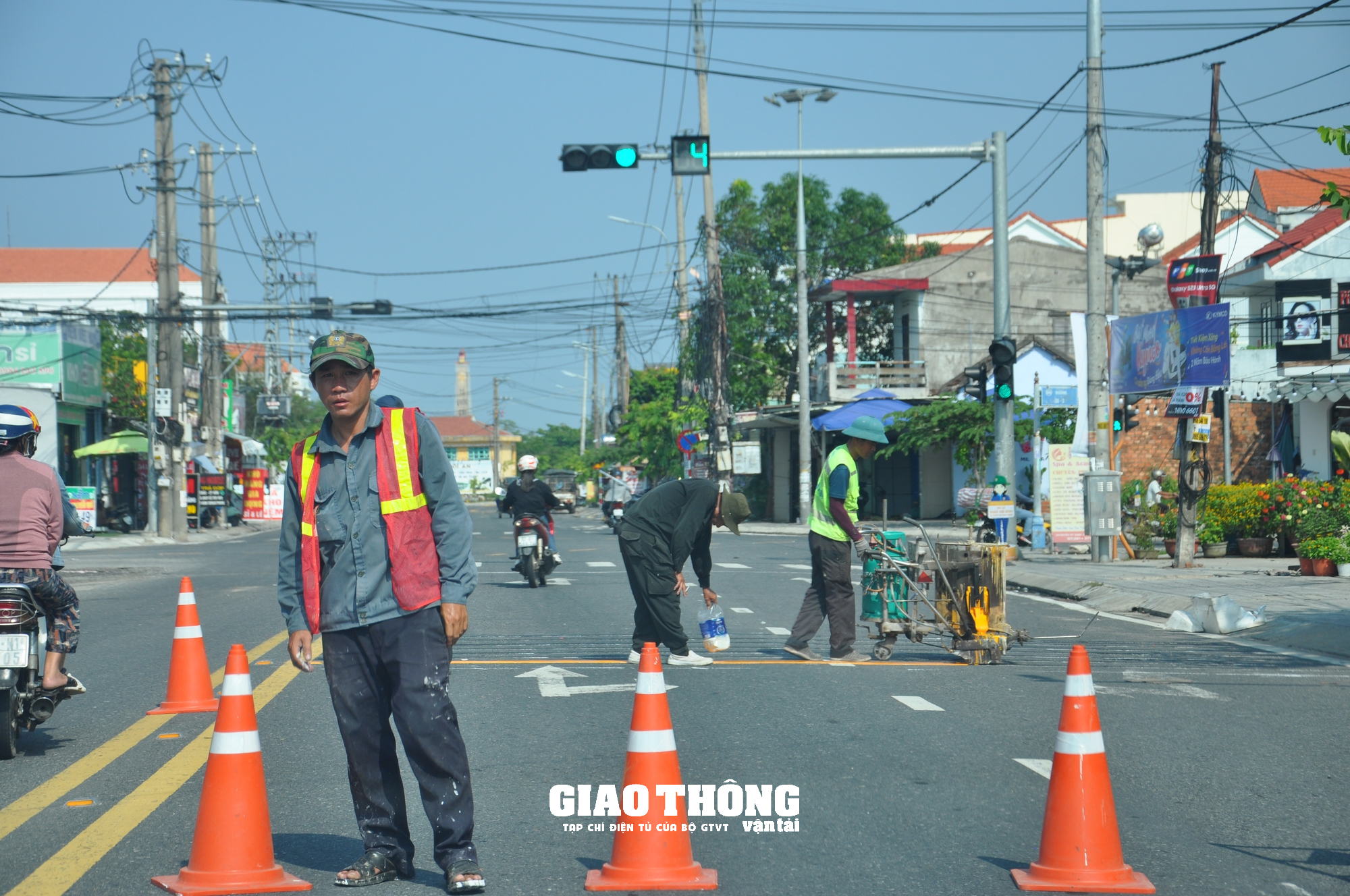 TNGT tăng, Hội An thực hiện loạt giải pháp đảm bảo TTATGT - Ảnh 1.