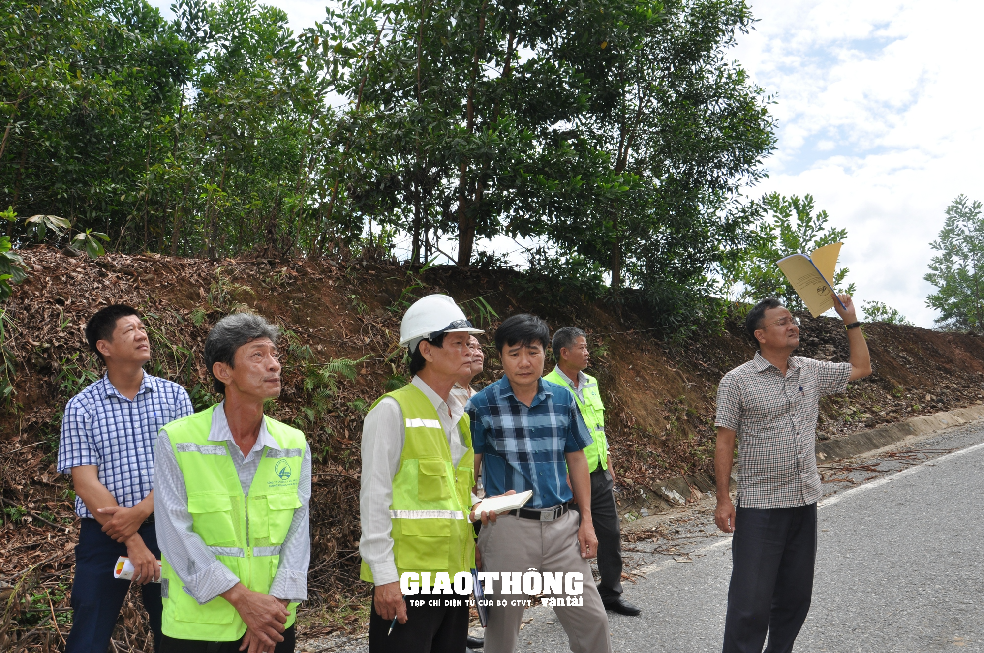 Tăng cường đảm bảo ATGT tuyến Trường Sơn Đông  - Ảnh 1.