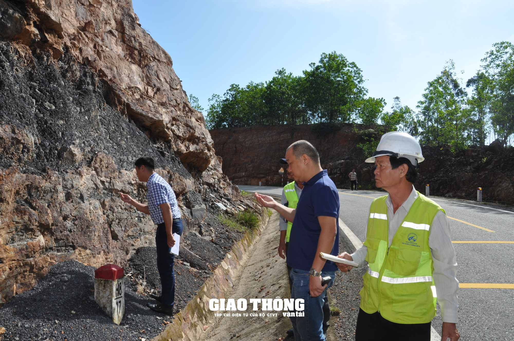 Tăng cường đảm bảo ATGT tuyến Trường Sơn Đông  - Ảnh 3.