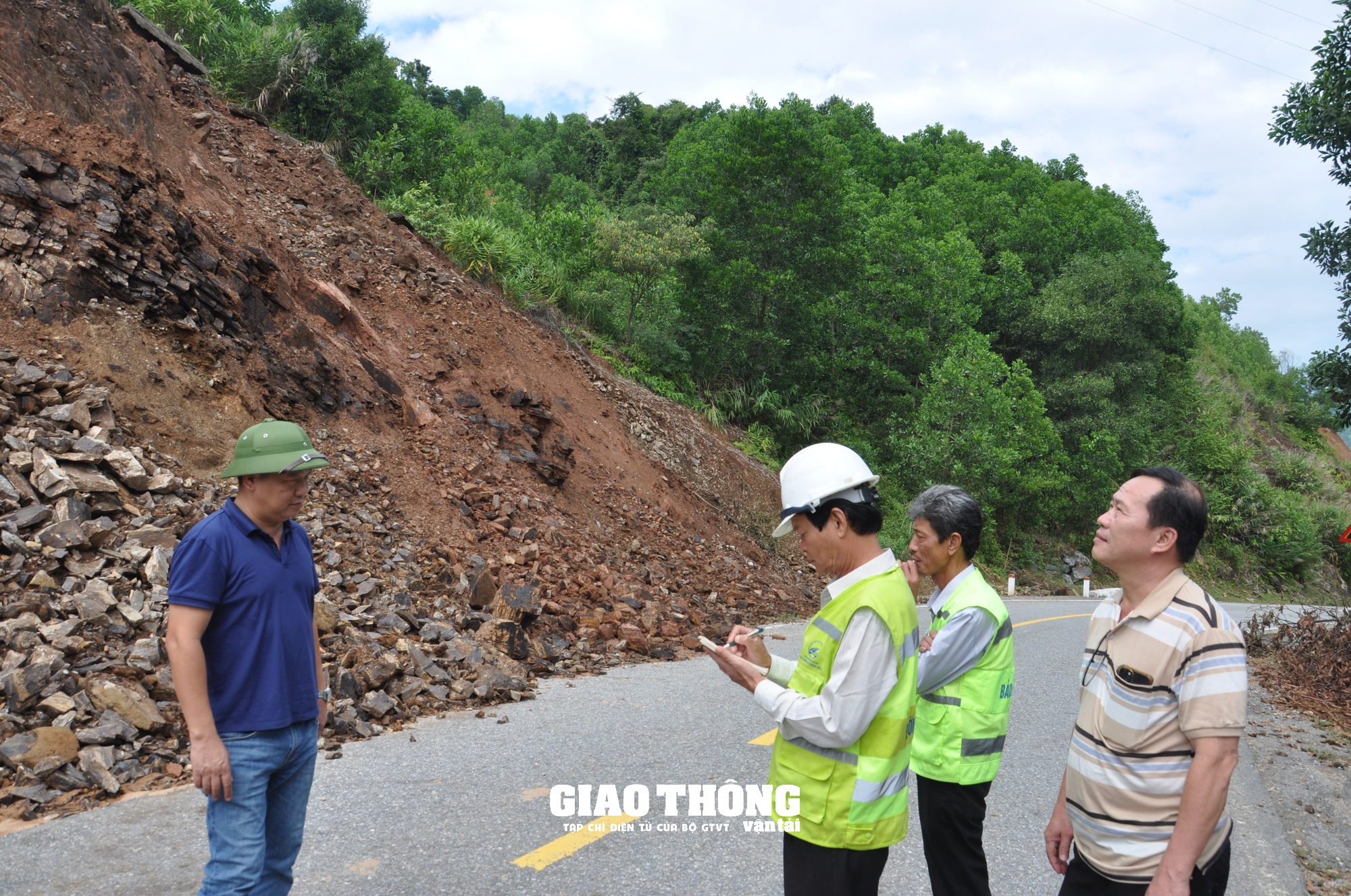 Tăng cường đảm bảo ATGT tuyến Trường Sơn Đông  - Ảnh 9.