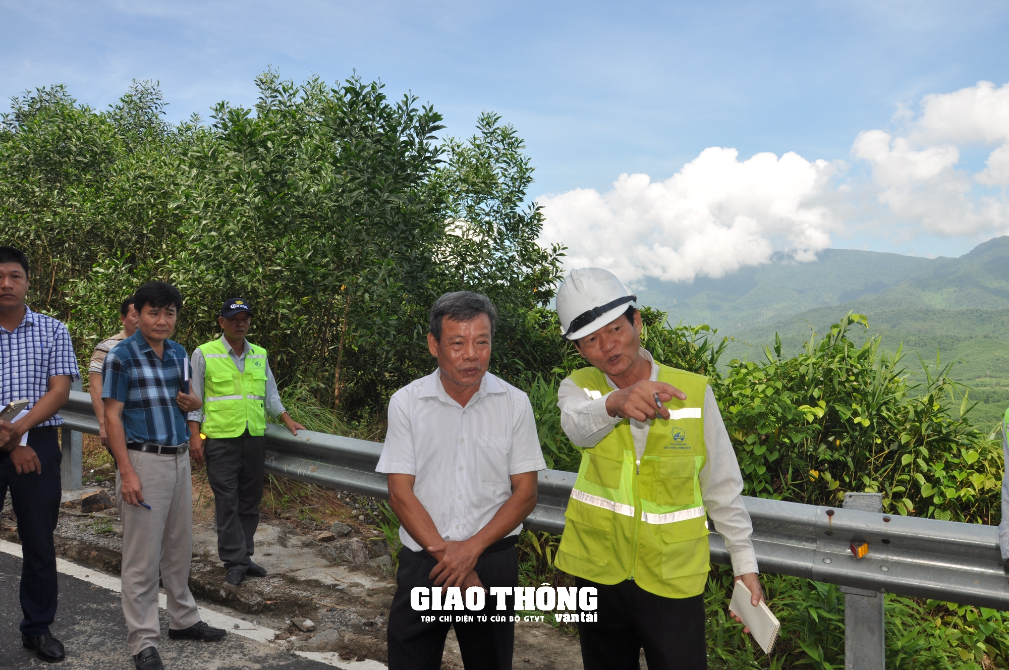 Tăng cường đảm bảo ATGT tuyến Trường Sơn Đông  - Ảnh 10.