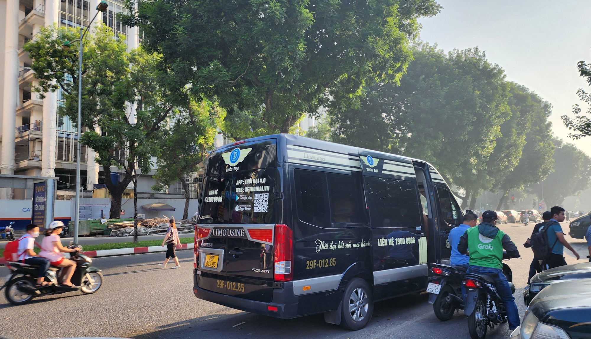 "Thuốc trị" xe hợp đồng trá hình tuyến cố định - Kỳ 2: Hết đường đối phó - Ảnh 2. "Thuốc trị" xe hợp đồng trá hình tuyến cố định - Kỳ 2: Hết đường đối phó - Ảnh 2.