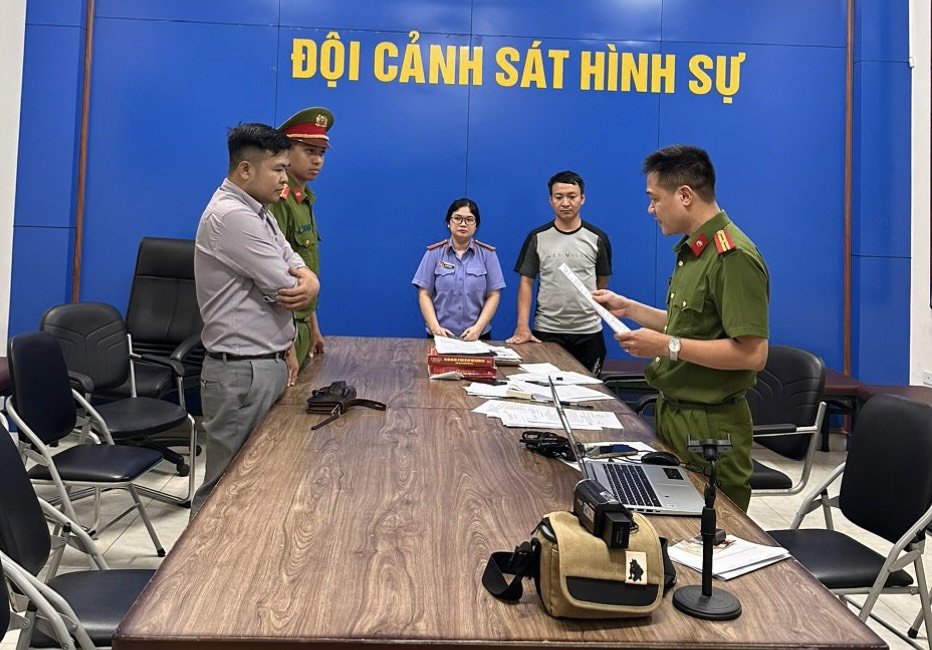 Khởi tố nhóm đối tượng lái xe bốc đầu, chạy gần 300km/h ở Hải Phòng - Ảnh 3.