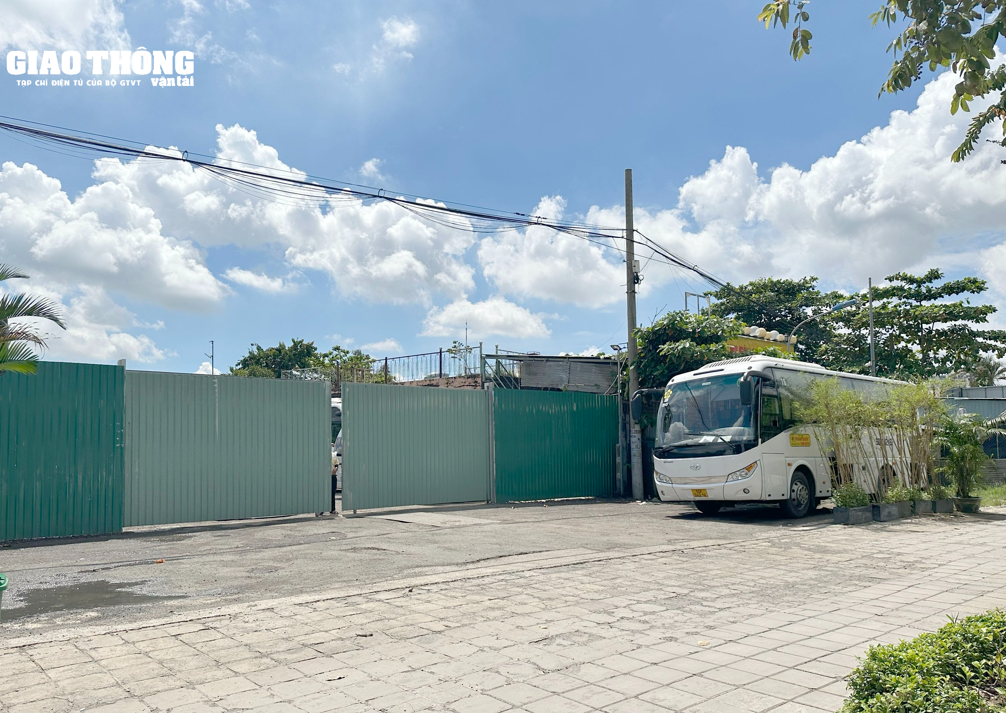 TP.HCM: CSGT kiểm tra nhiều xe khách Thành Bưởi sau vụ tai nạn khiến 5 người tử vong - Ảnh 10.