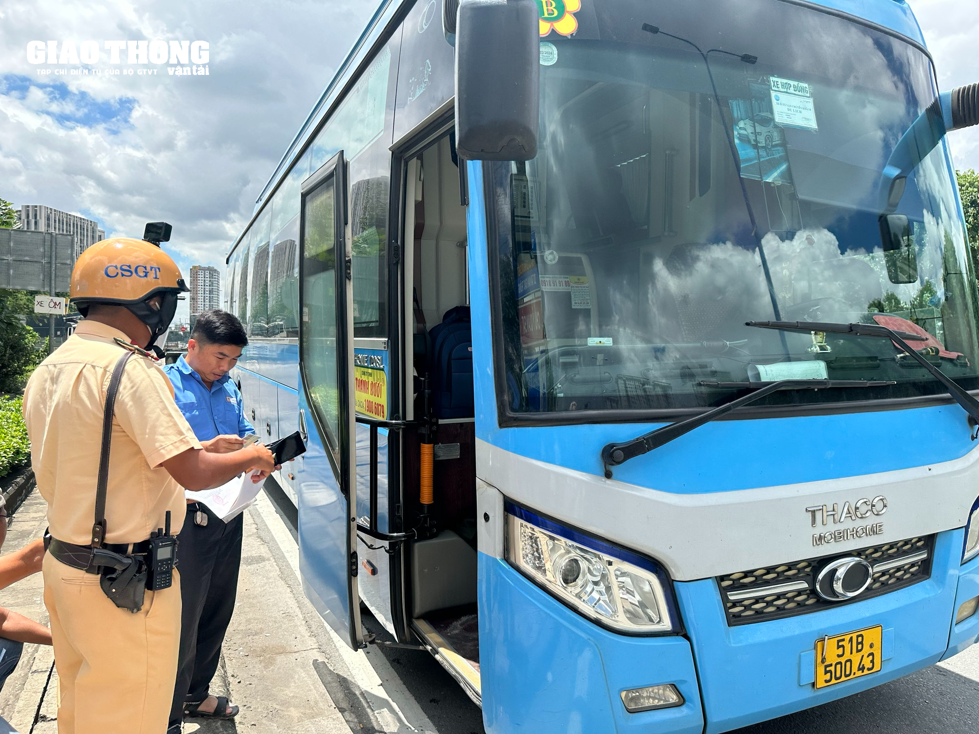 TP.HCM: CSGT kiểm tra nhiều xe khách Thành Bưởi sau vụ tai nạn khiến 5 người tử vong - Ảnh 8.