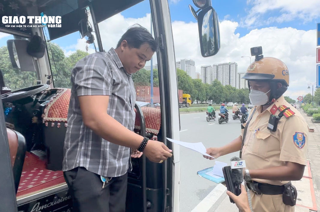 TP.HCM: CSGT kiểm tra nhiều xe khách Thành Bưởi sau vụ tai nạn khiến 5 người tử vong - Ảnh 15.
