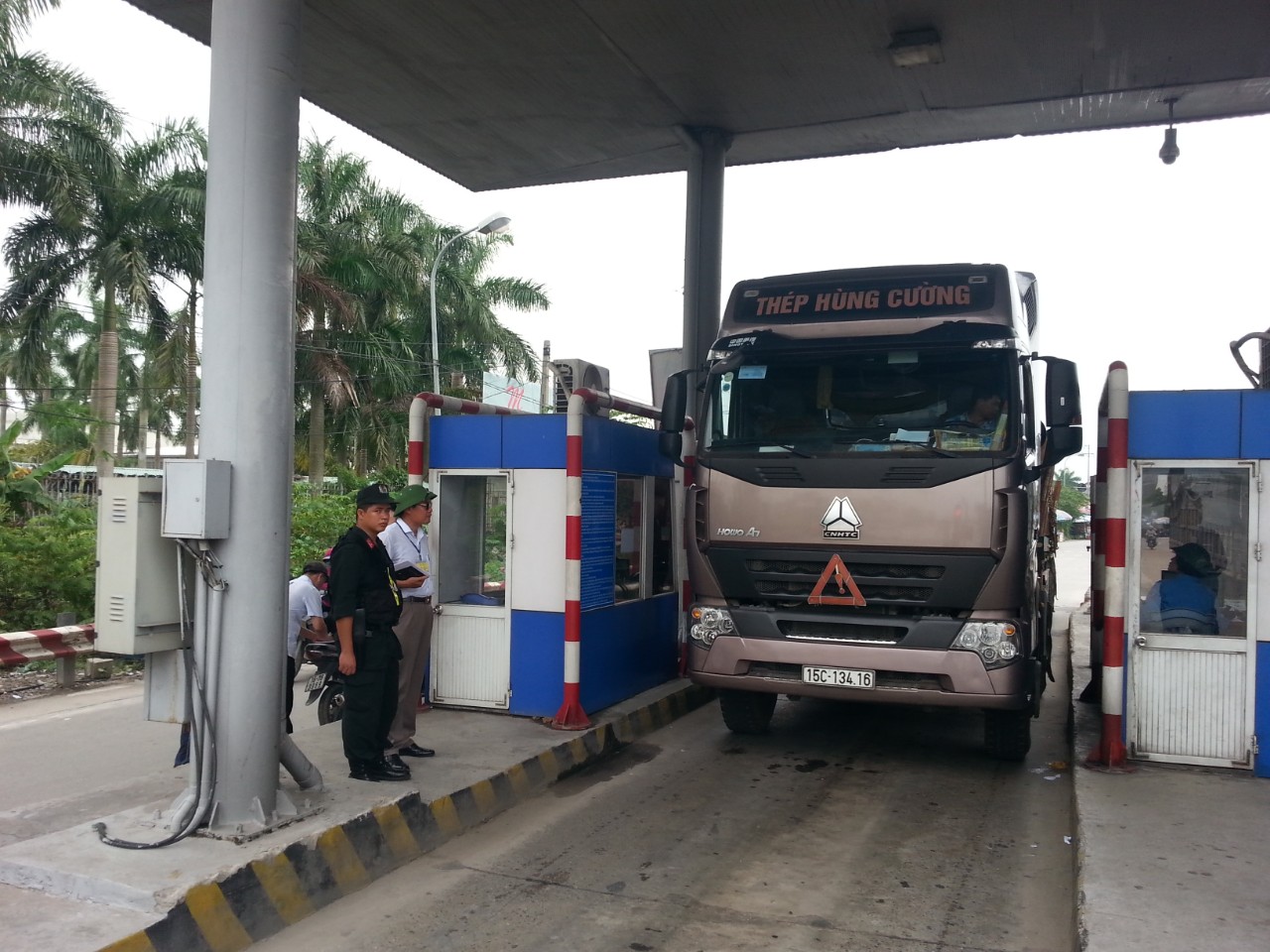 Báo động tình trạng xe vượt trạm thu phí - Ảnh 3.