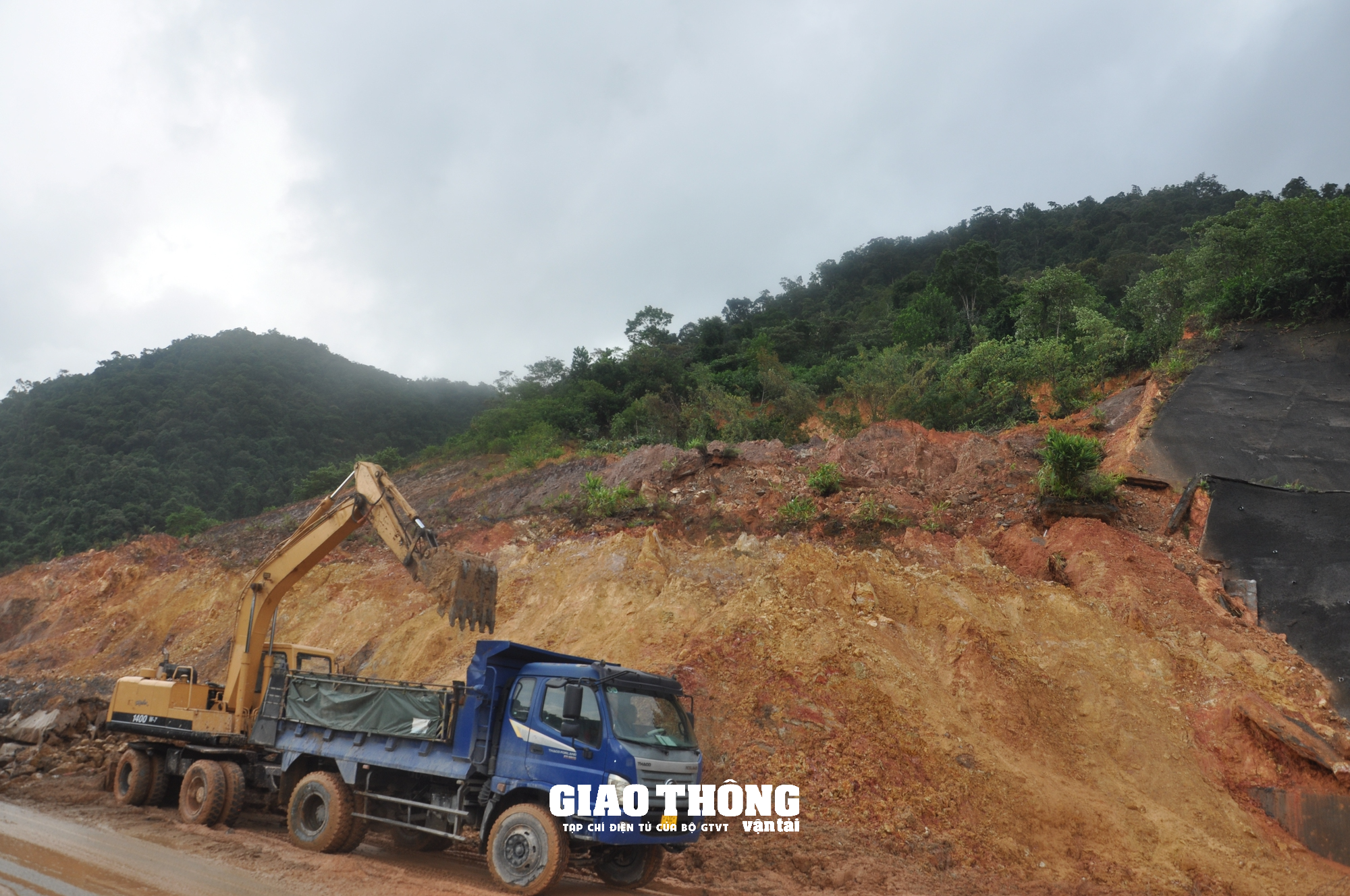 Cận cảnh khắc phục sạt lở tuyến La Sơn - Túy Loan qua Đà Nẵng - Ảnh 11. Cận cảnh khắc phục sạt lở tuyến La Sơn - Túy Loan qua Đà Nẵng - Ảnh 11.