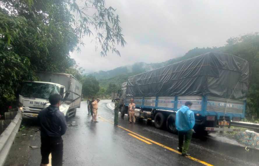 TNGT liên hoàn giữa 3 ô tô ở Quảng Nam, 1 người bị thương- Ảnh 1.