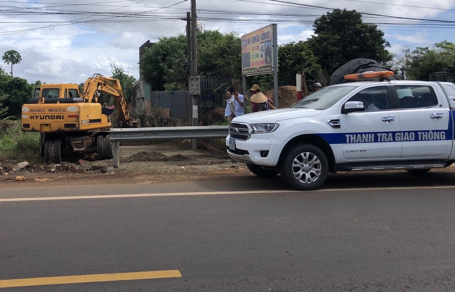 Ngăn chặn hành vi vi phạm hành lang an toàn đường Hồ Chí Minh qua Gia Lai- Ảnh 2.
