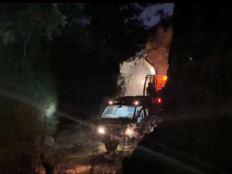 Ngang nhiên khai thác đất trái phép, thách thức cơ quan chức năng ở Đắk Lắk?- Ảnh 3.