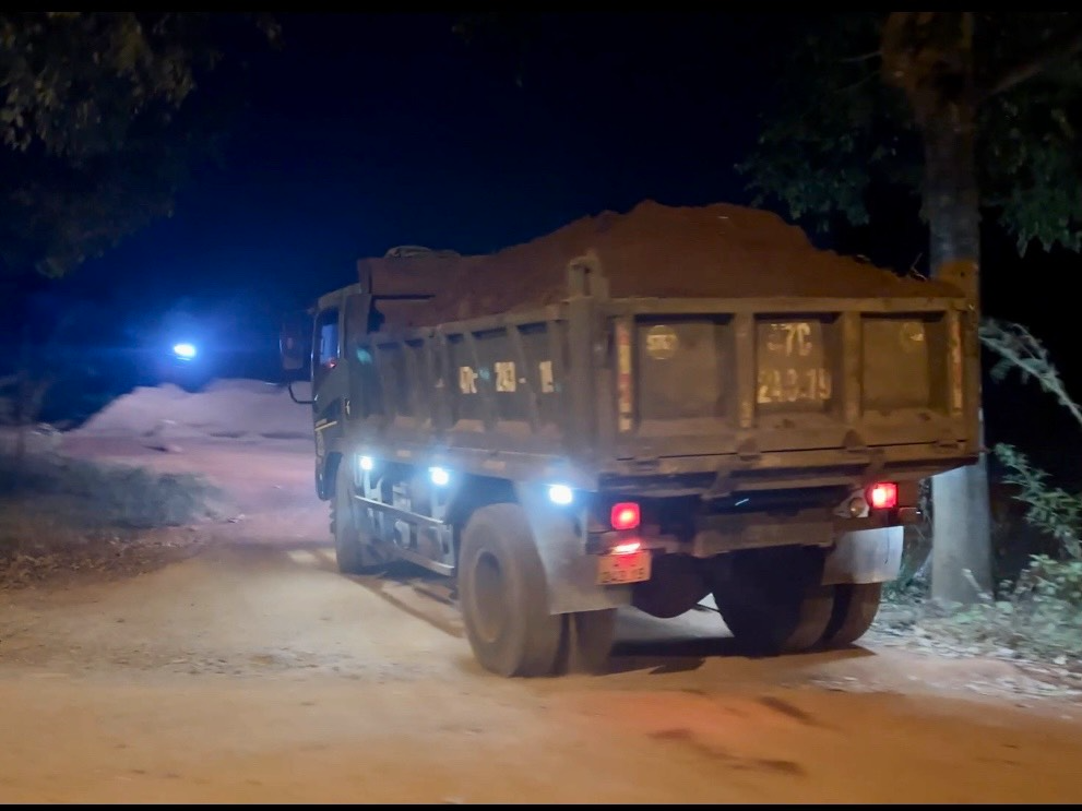 Ngang nhiên khai thác đất trái phép, thách thức cơ quan chức năng ở Đắk Lắk?- Ảnh 6.