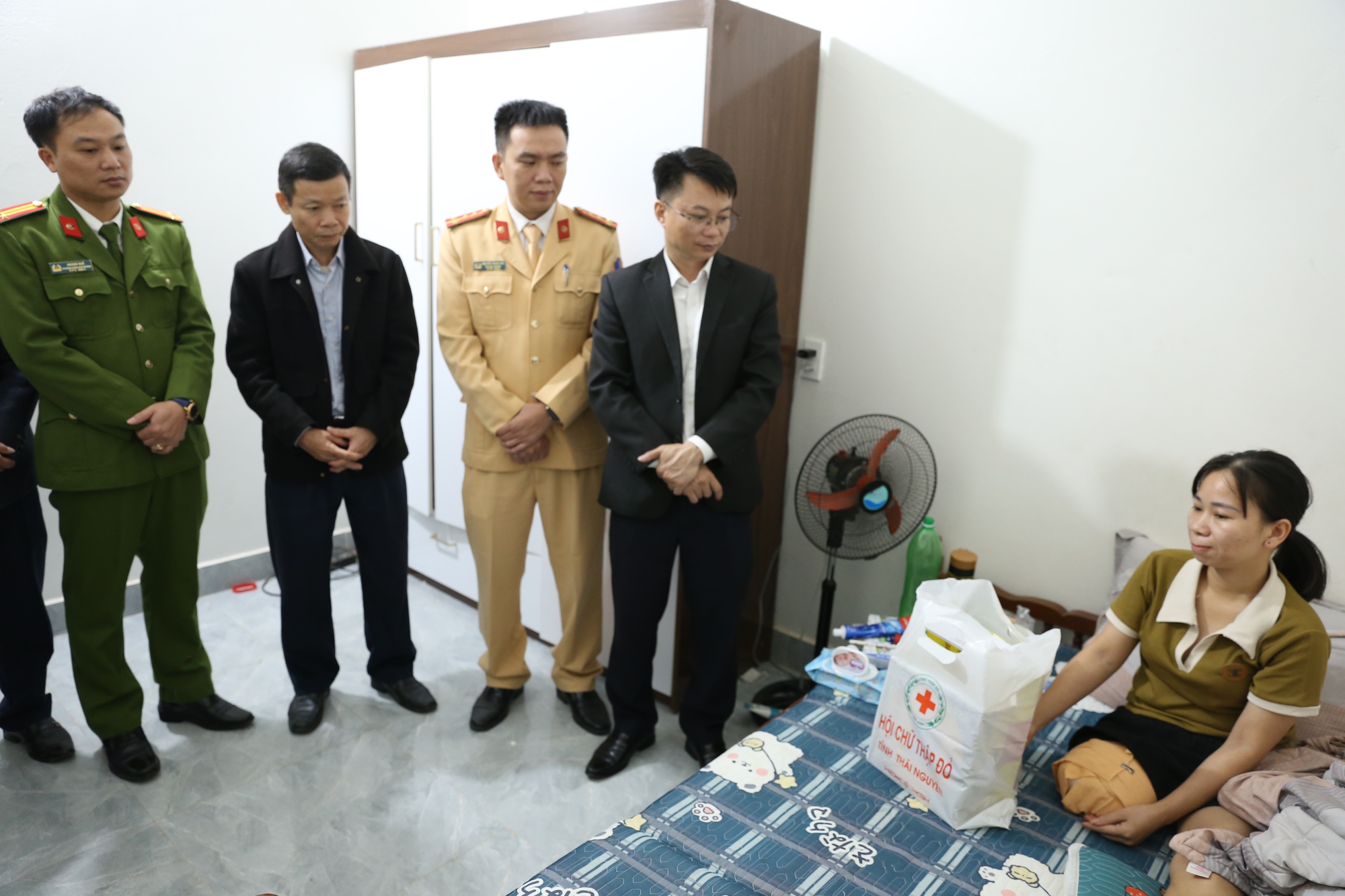 “Chúng tôi không thể nào cầm được nước mắt...”- Ảnh 2.