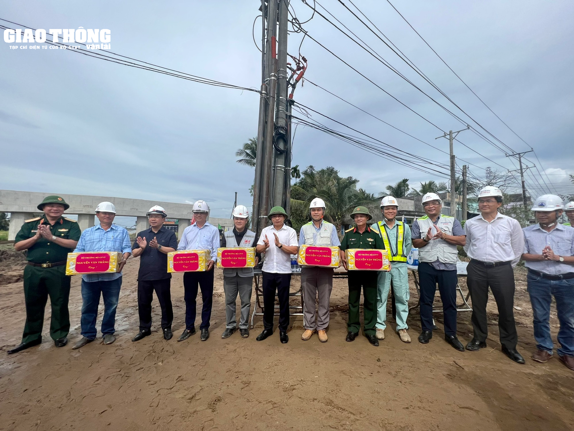 Bộ trưởng Nguyễn Văn Thắng: Kiểm tra công trường cao tốc Cần Thơ - Hậu Giang
- Ảnh 6. Bộ trưởng Nguyễn Văn Thắng: Kiểm tra công trường cao tốc Cần Thơ - Hậu Giang
- Ảnh 6.