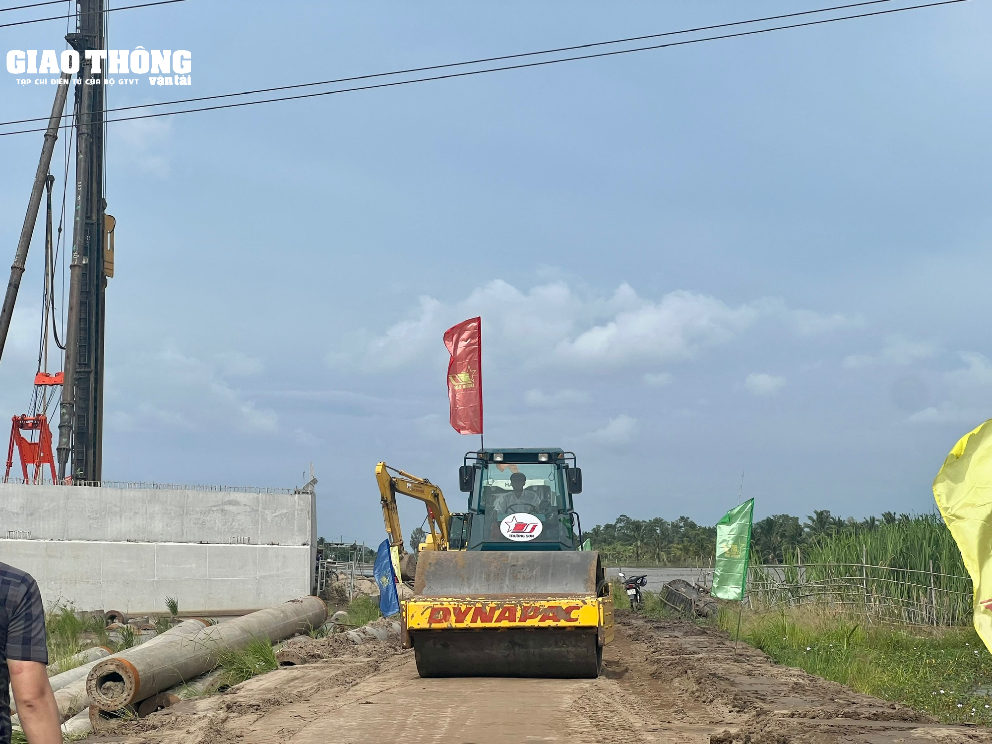 Bộ trưởng Nguyễn Văn Thắng: Kiểm tra công trường cao tốc Cần Thơ - Hậu Giang
- Ảnh 2. Bộ trưởng Nguyễn Văn Thắng: Kiểm tra công trường cao tốc Cần Thơ - Hậu Giang
- Ảnh 2.