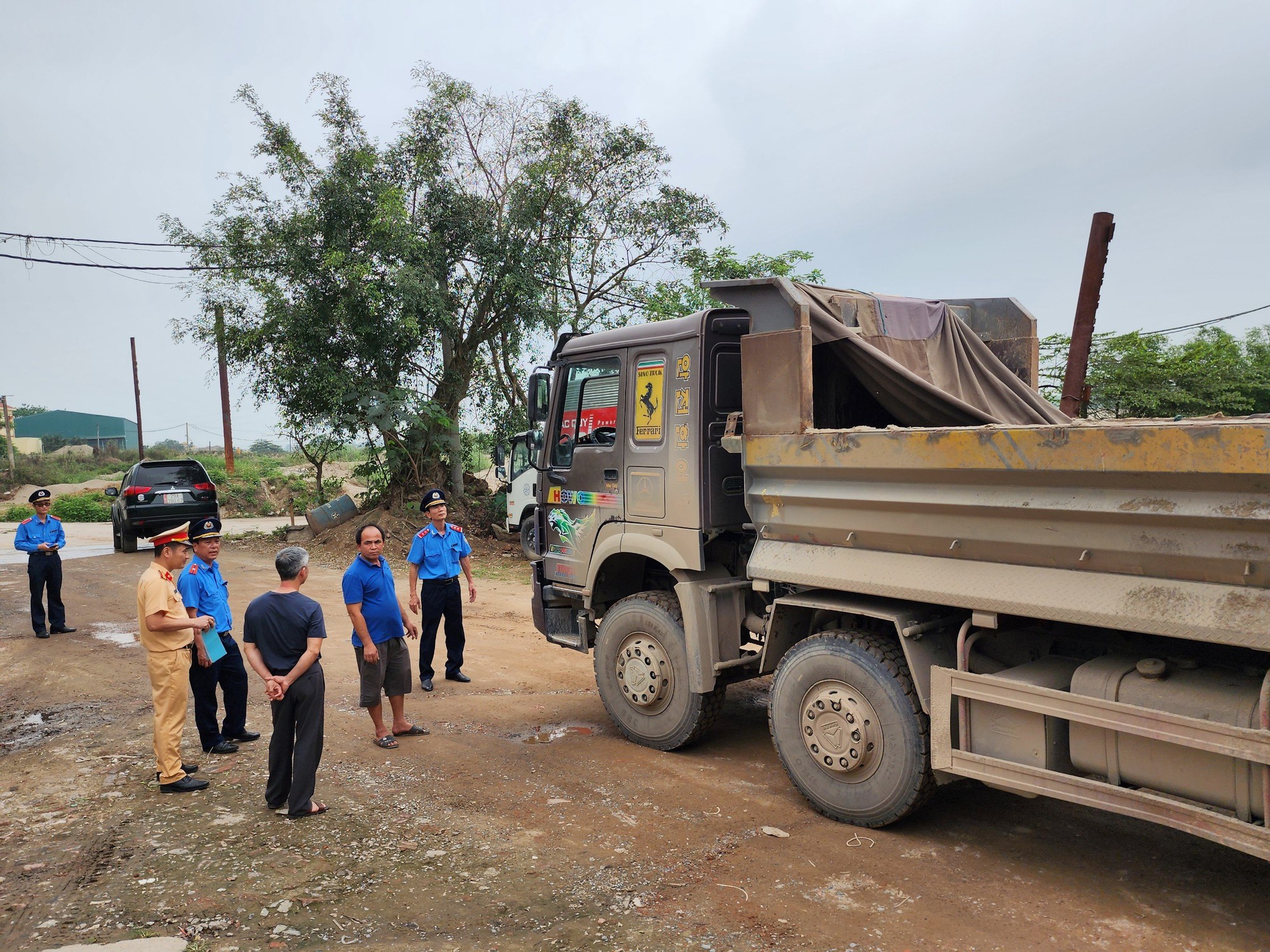 Nhanh chóng ứng dụng công nghệ kiểm soát tải trọng xe - Bài 2: Xe chở quá tải phá đường gấp 20 lần- Ảnh 2.