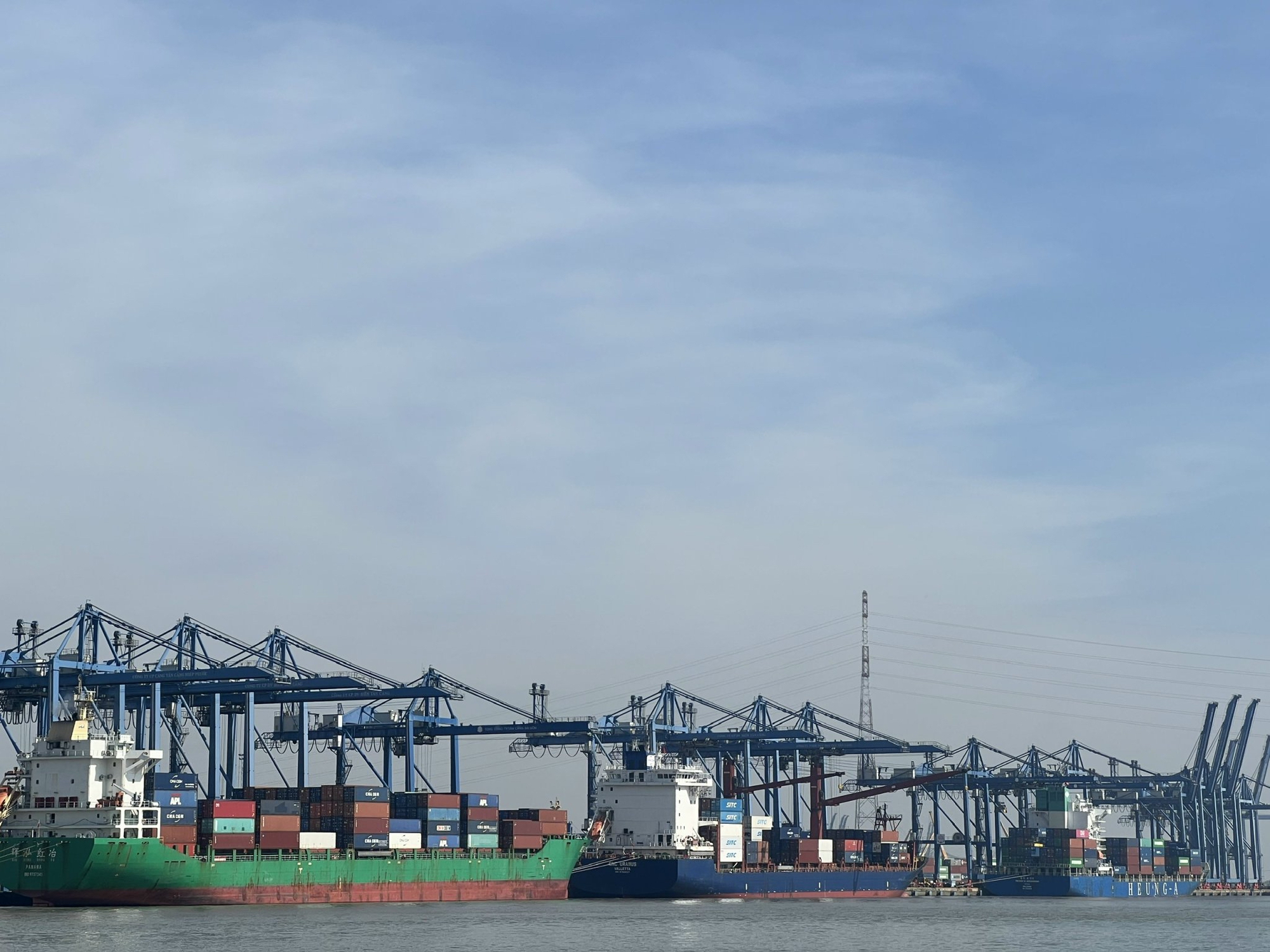 Cấp bách giải bài toán ùn tắc giao thông vào cảng Cát Lái- Ảnh 2.