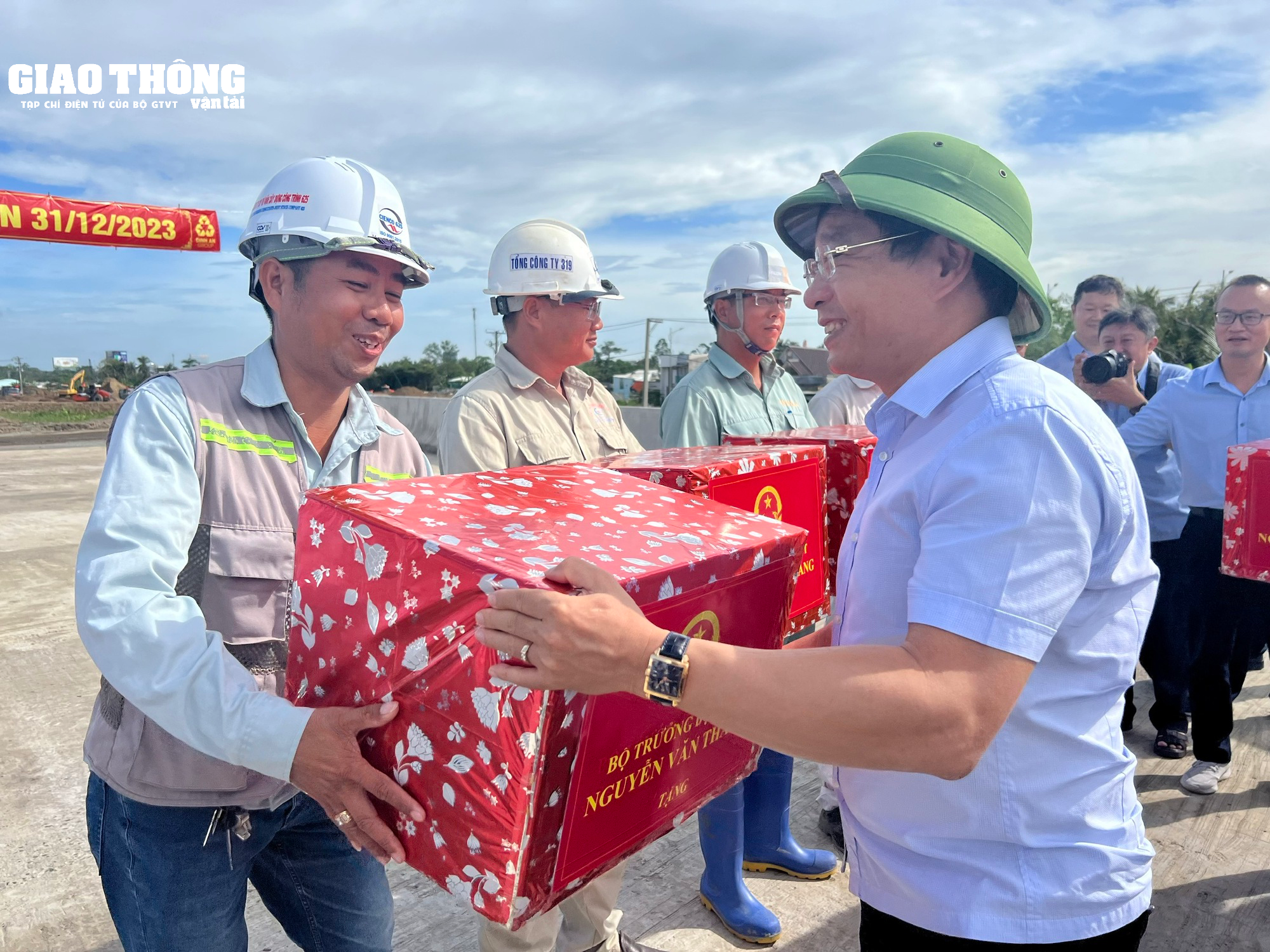 Cao tốc Mỹ Thuận - Cần Thơ tăng tốc về đích- Ảnh 6. Cao tốc Mỹ Thuận - Cần Thơ tăng tốc về đích- Ảnh 6.