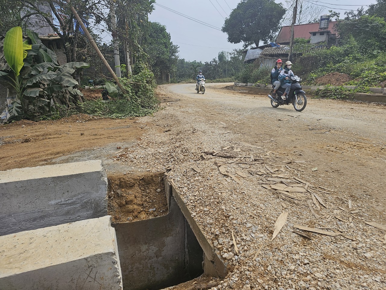 Yên Bái: Thi công cải tạo đường đổ thải lấp hồ Thác Bà- Ảnh 4.