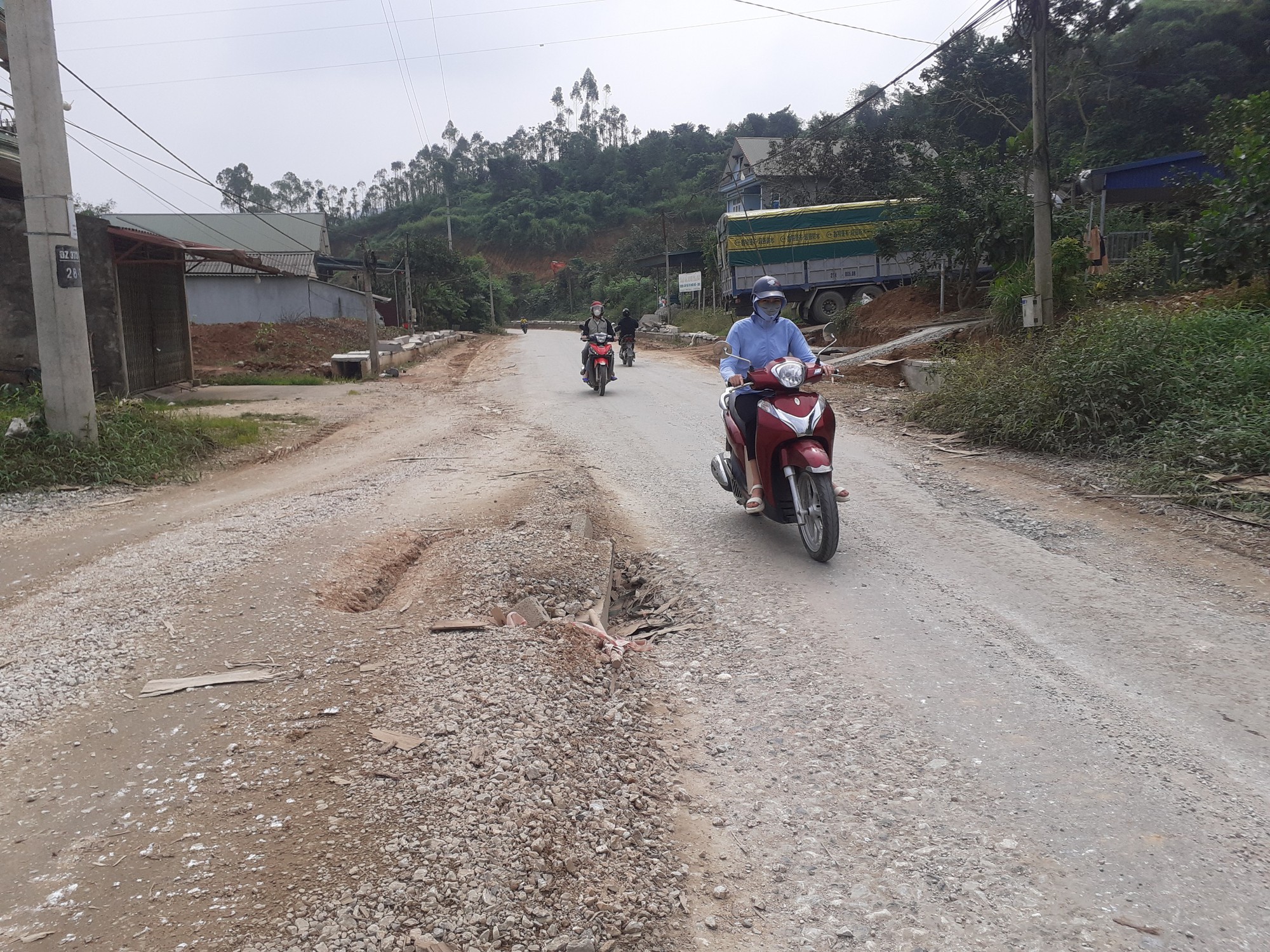 Yên Bái: Thi công cải tạo đường đổ thải lấp hồ Thác Bà- Ảnh 5.