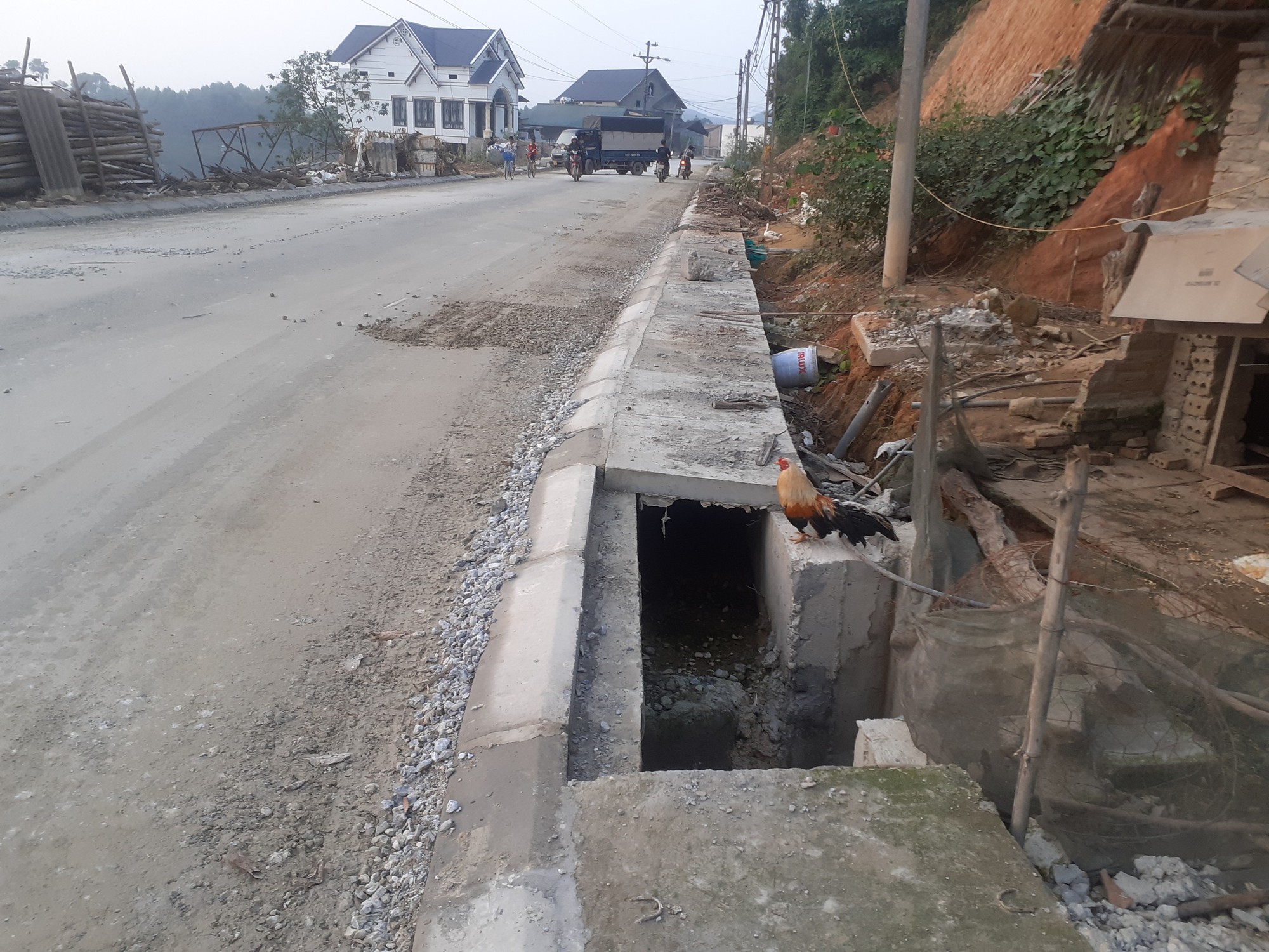 Yên Bái: Thi công cải tạo đường đổ thải lấp hồ Thác Bà- Ảnh 7.