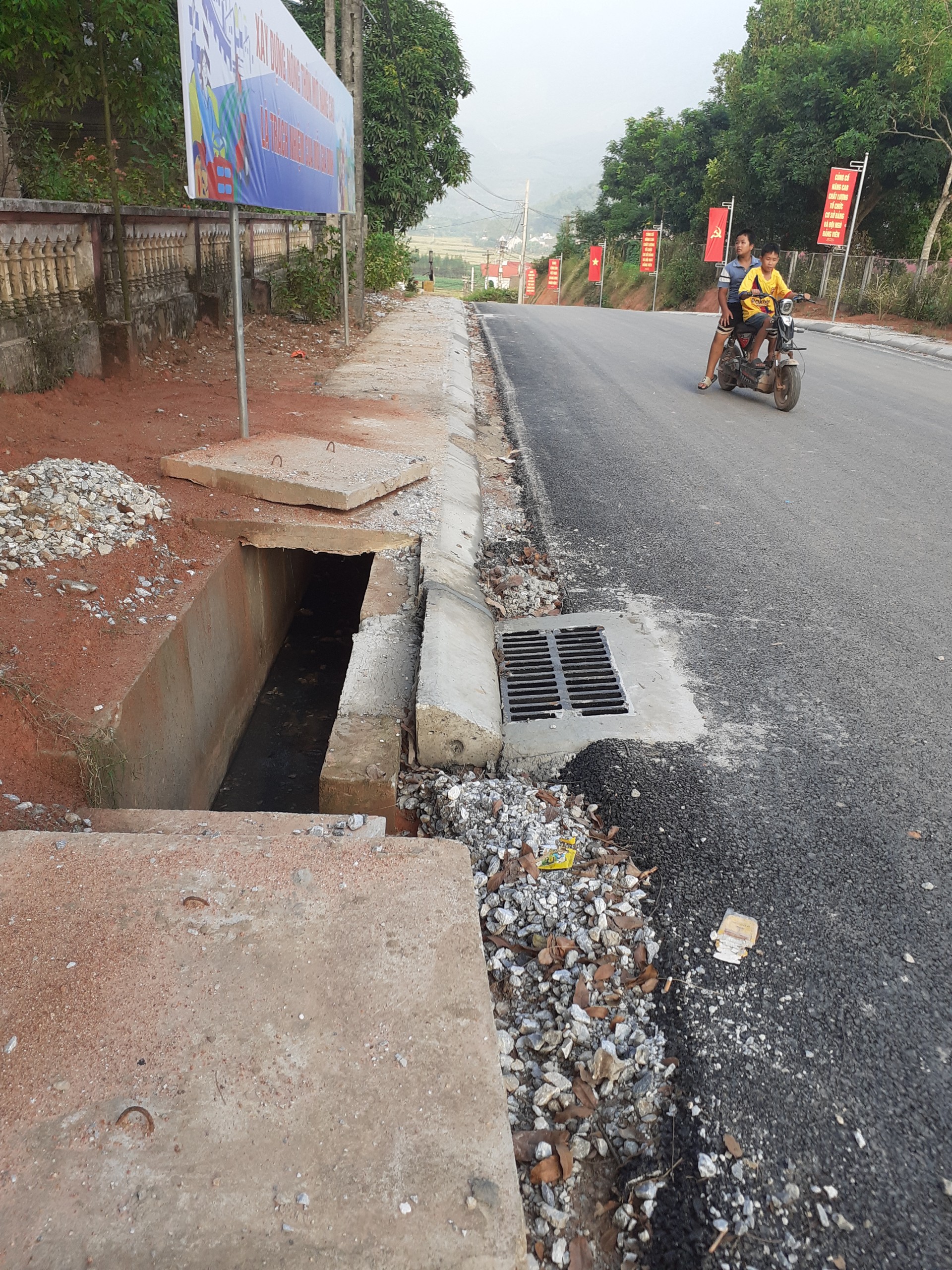 Yên Bái: Thi công cải tạo đường đổ thải lấp hồ Thác Bà- Ảnh 10.