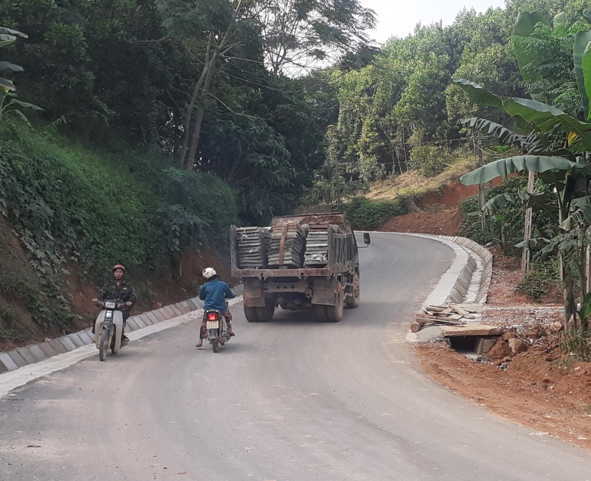Yên Bái: Thi công cải tạo đường đổ thải lấp hồ Thác Bà- Ảnh 8.