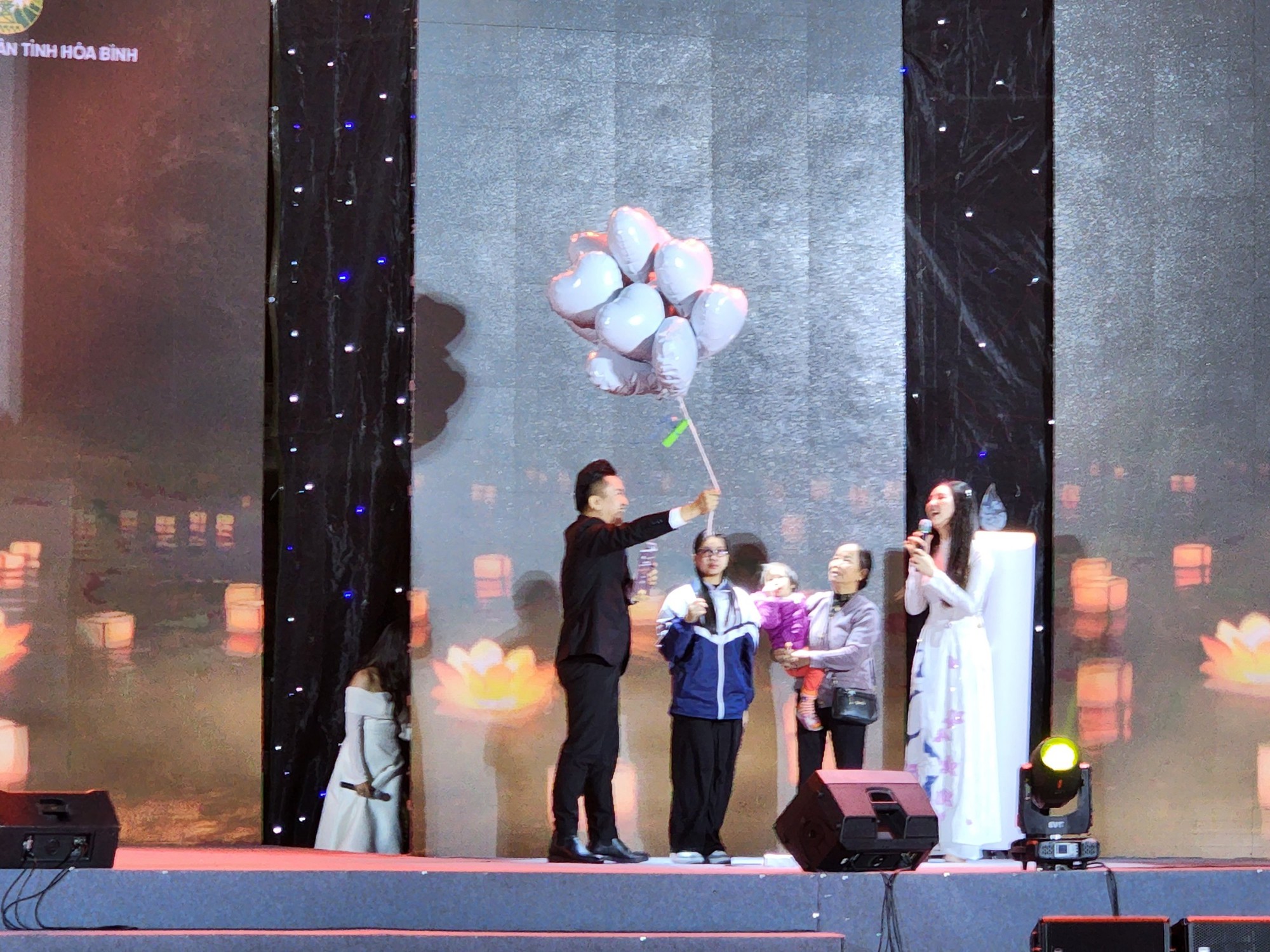 Tưởng niệm nạn nhân TNGT: Phía sau những cái chết là hàng ngàn gia đình bị tổn thương- Ảnh 3.