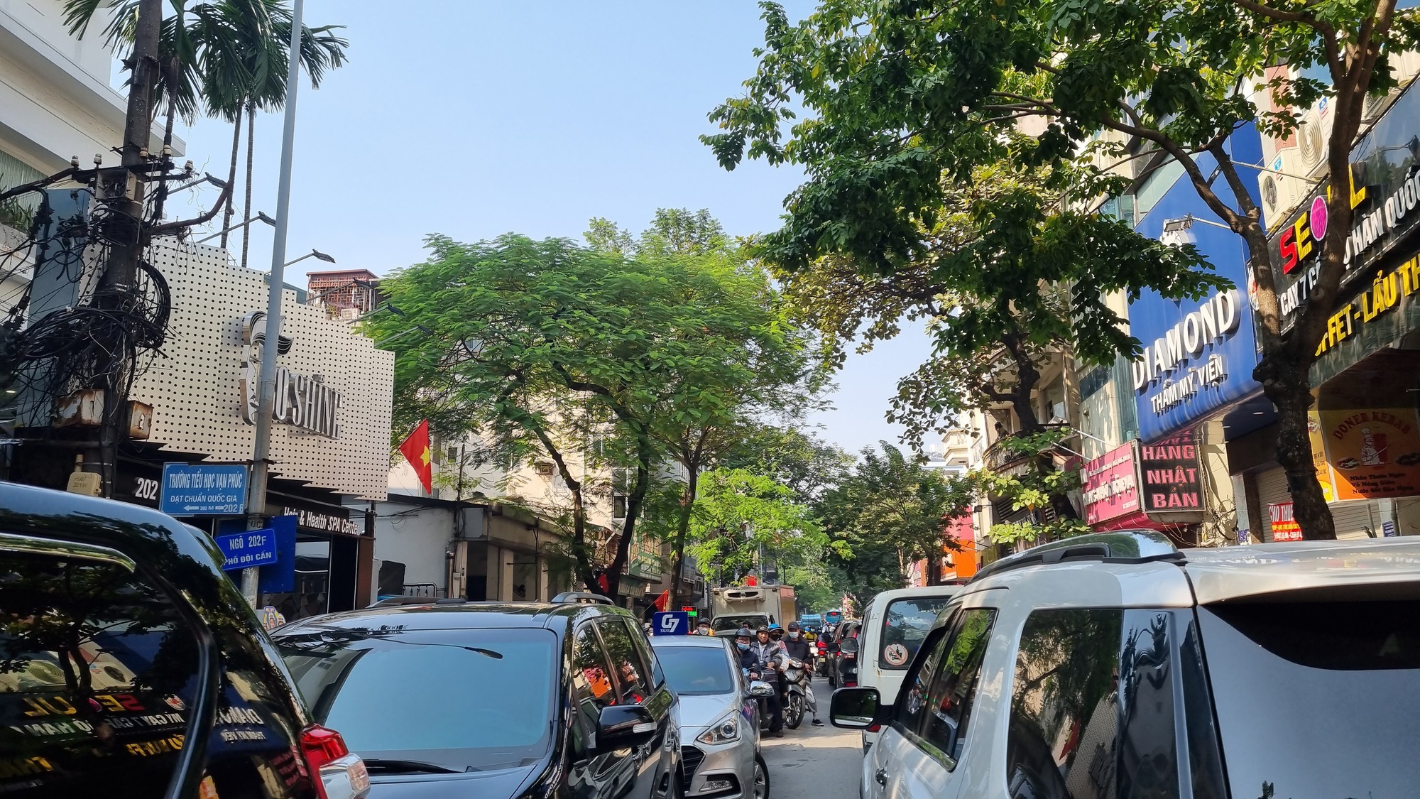 Hà Nội: Sau 1 tháng thí điểm lưu thông 2 chiều ôtô, đoạn phố Đội Cấn gia tăng ùn tắc- Ảnh 3.