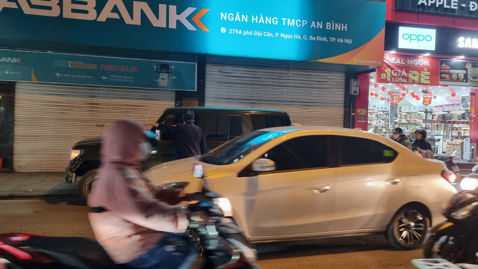 Hà Nội: Sau 1 tháng thí điểm lưu thông 2 chiều ôtô, đoạn phố Đội Cấn gia tăng ùn tắc- Ảnh 5.