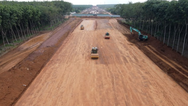 Sẽ xử nghiêm nếu cao tốc Cam Lâm - Vĩnh Hảo tiếp tục chậm- Ảnh 1.