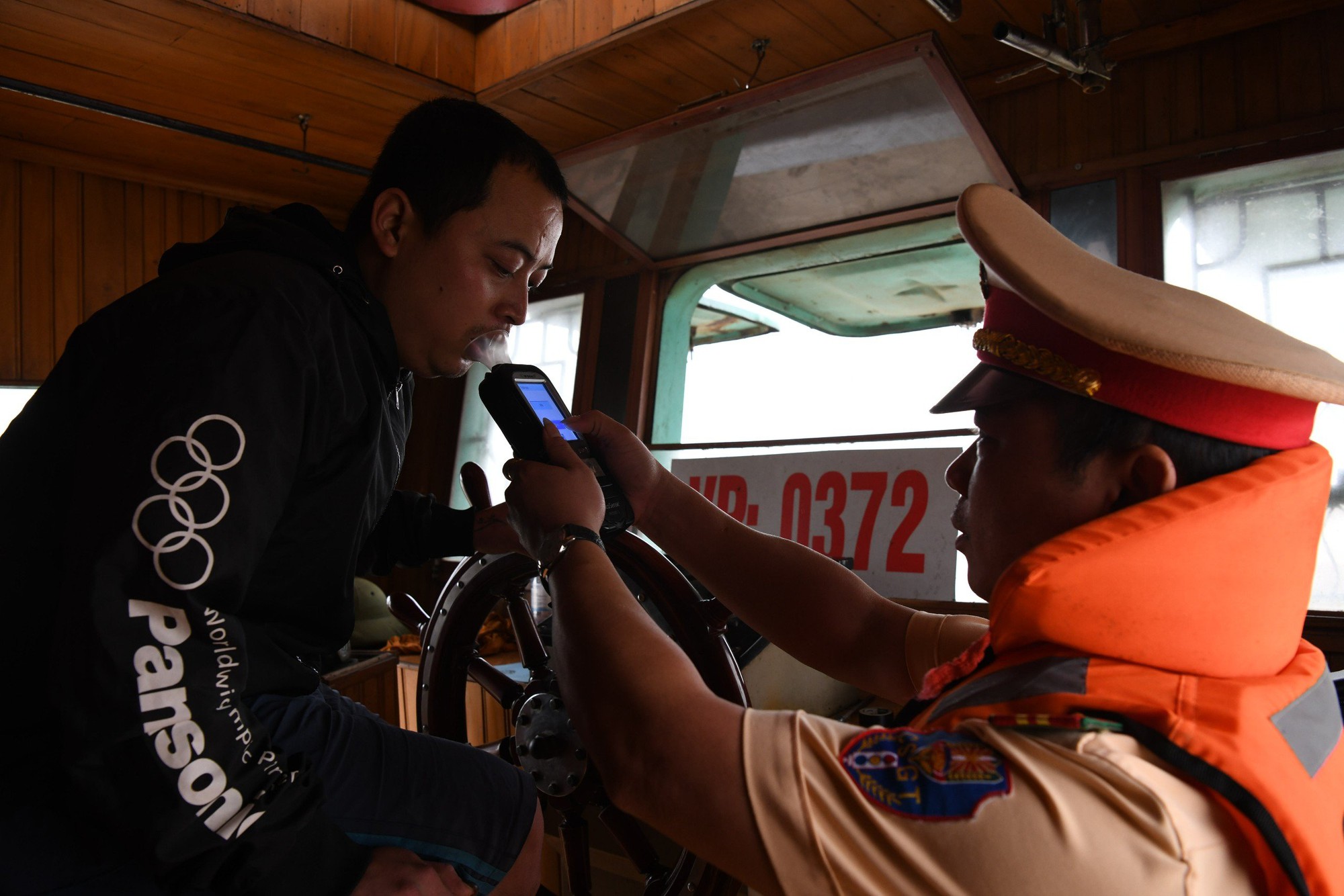 Gần 2 tháng cao điểm xử lý vi phạm nồng độ cồn, TNGT giảm sâu- Ảnh 1. Gần 2 tháng cao điểm xử lý vi phạm nồng độ cồn, TNGT giảm sâu- Ảnh 1.