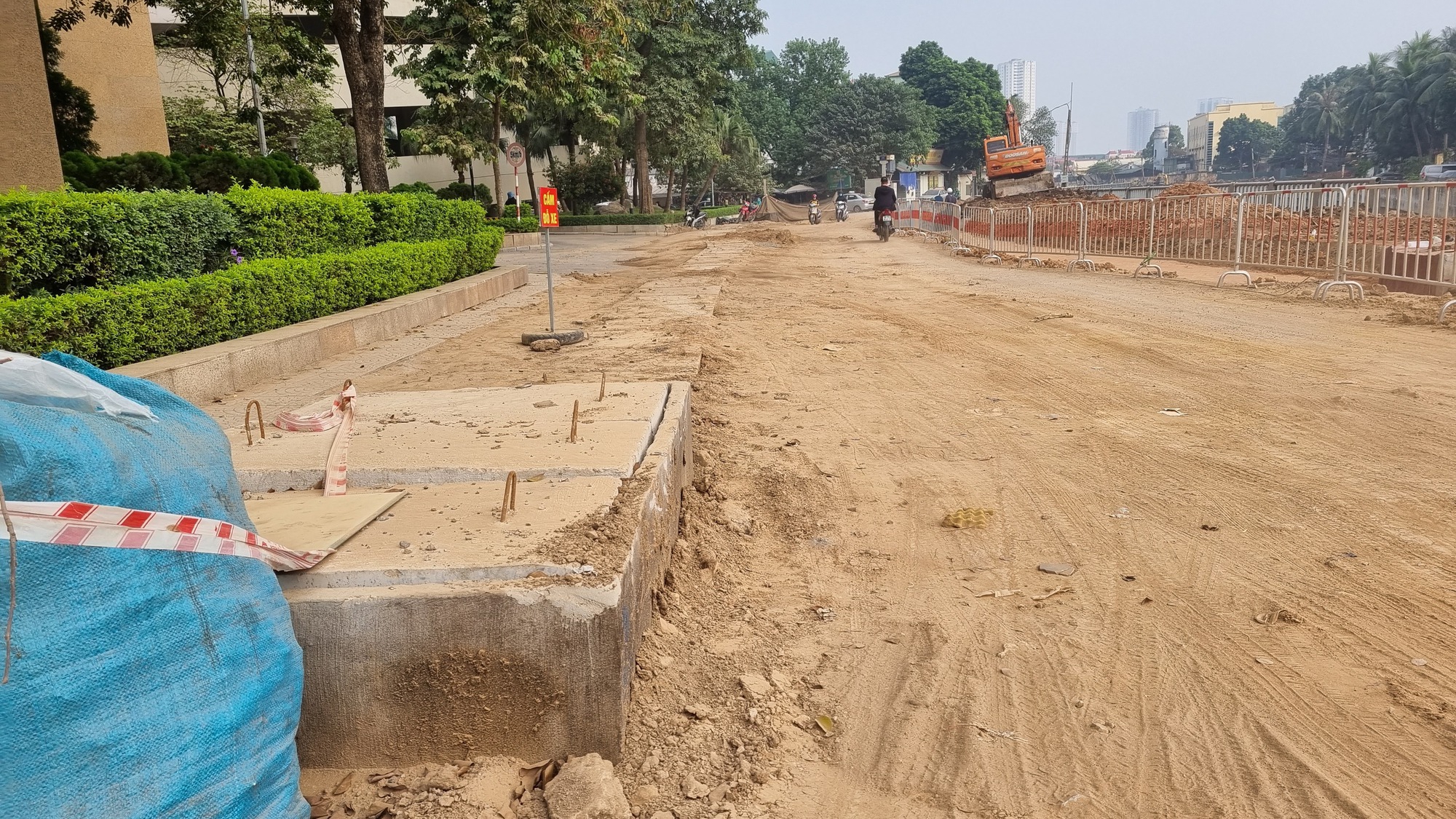 Hà Nội: Người dân khổ vì dự án thi công thiếu biện pháp an toàn- Ảnh 1.