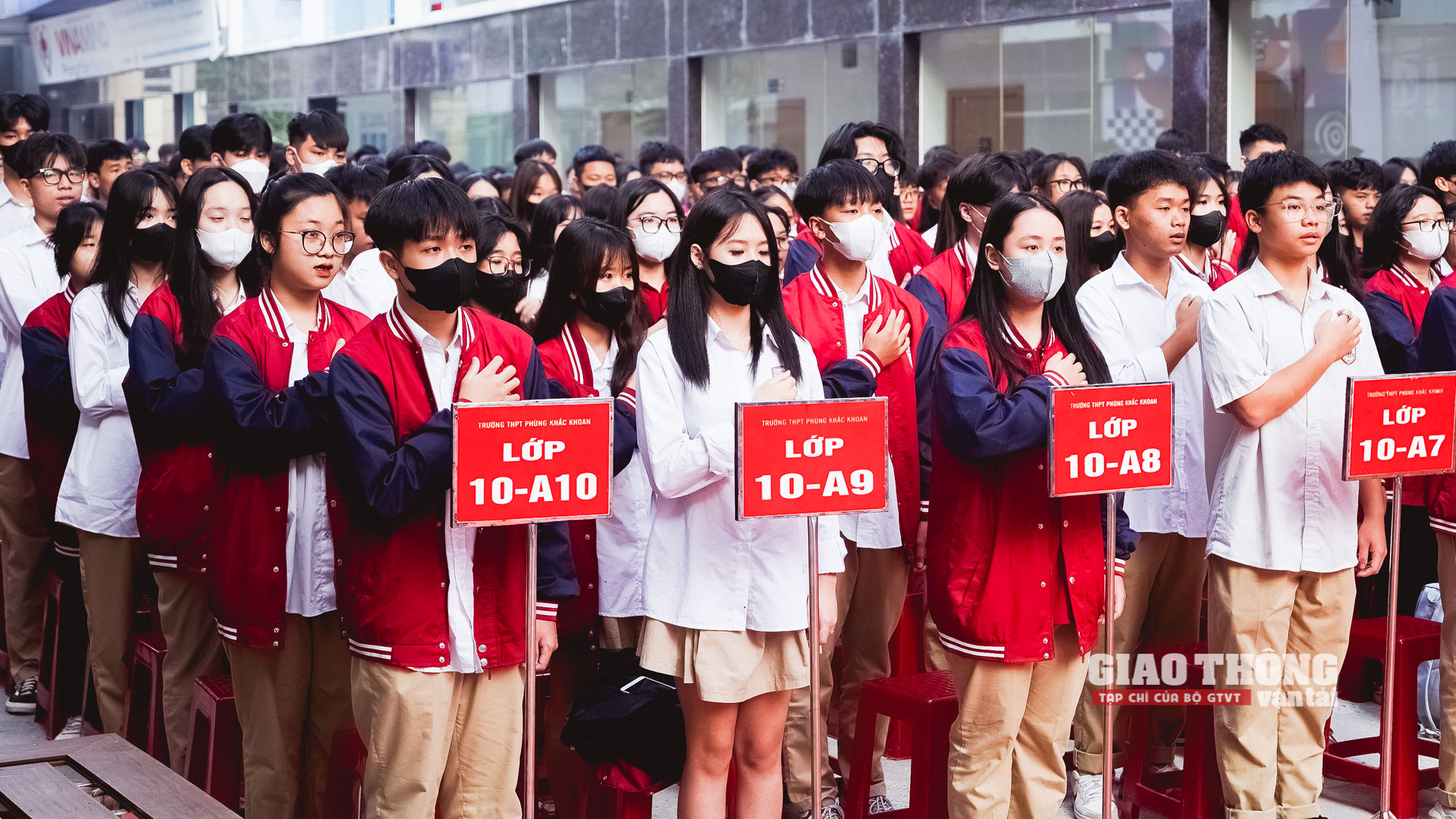 CSGT Hà Nội đối thoại về những nguy cơ khi học sinh dùng xe cơ giới tham gia giao thông - Ảnh 1.