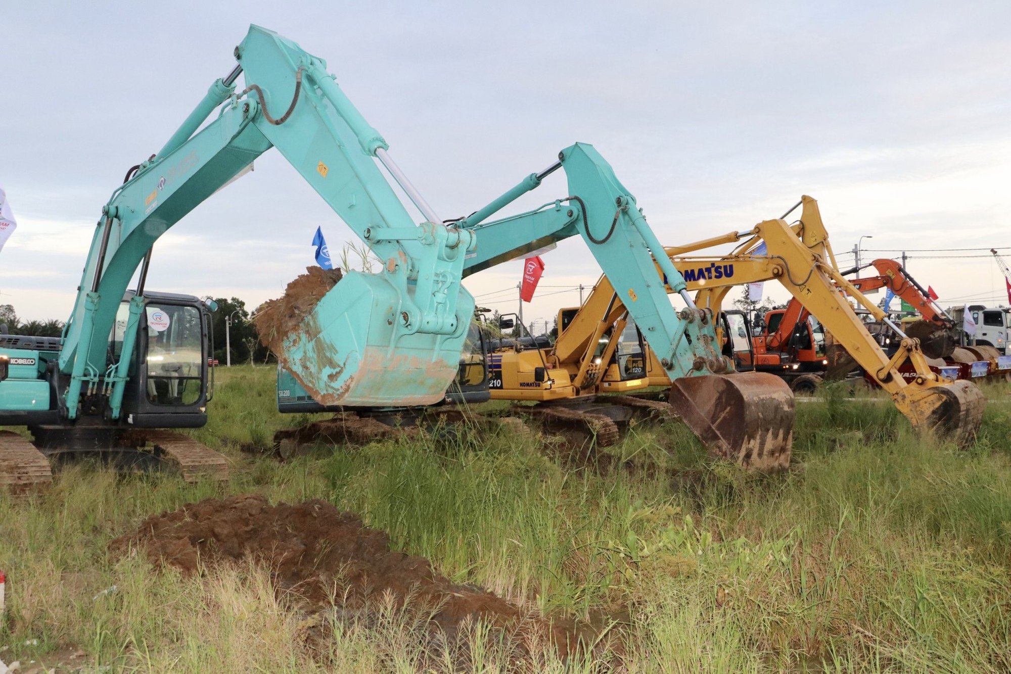 Thêm 1 gói thầu trong dự án cao tốc Châu Đốc - Cần Thơ - Sóc Trăng khởi công- Ảnh 2.