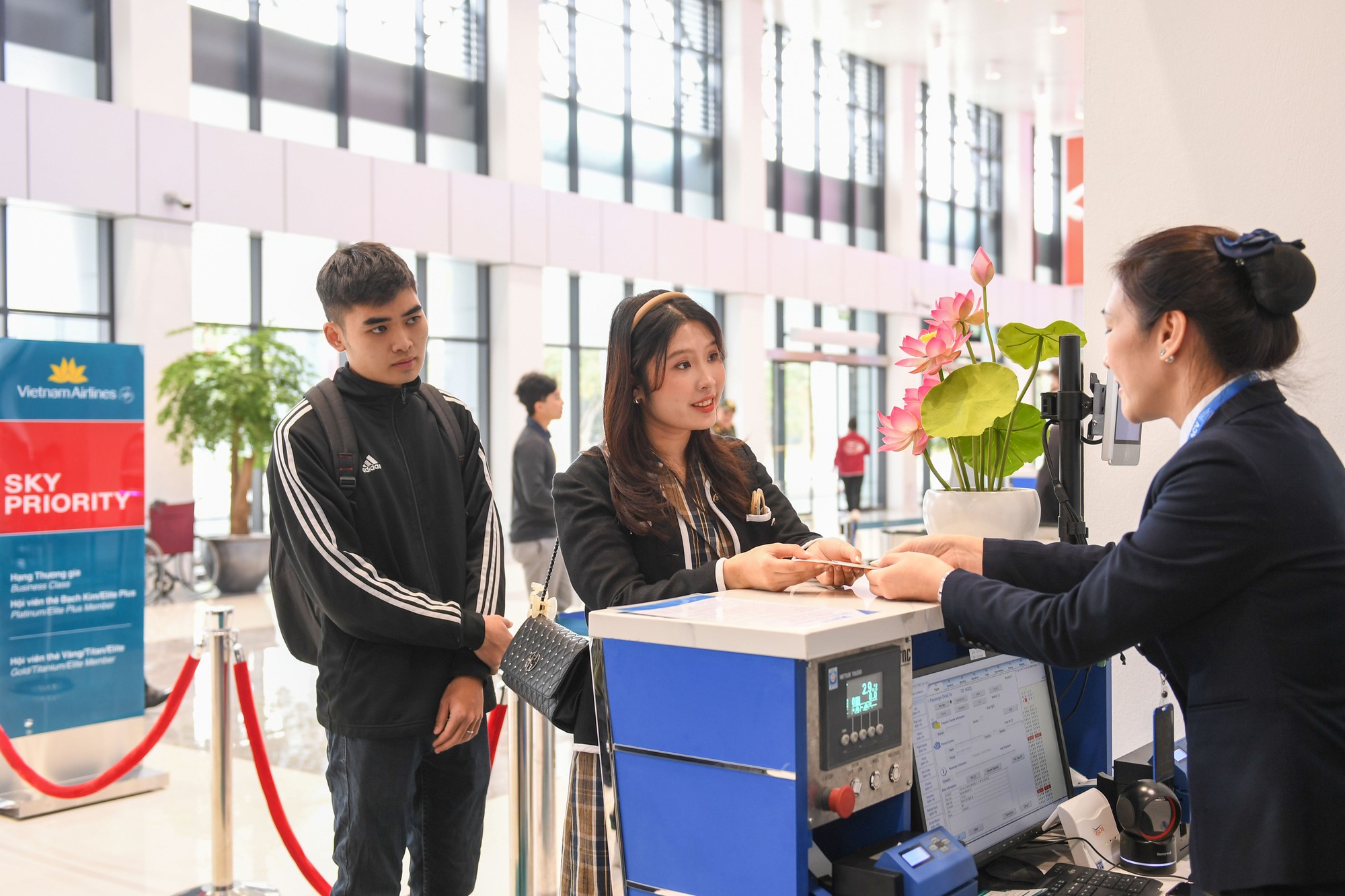 Những hình ảnh mới nhất về chuyến bay giả định từ Điện Biên đi Hà Nội- Ảnh 1.