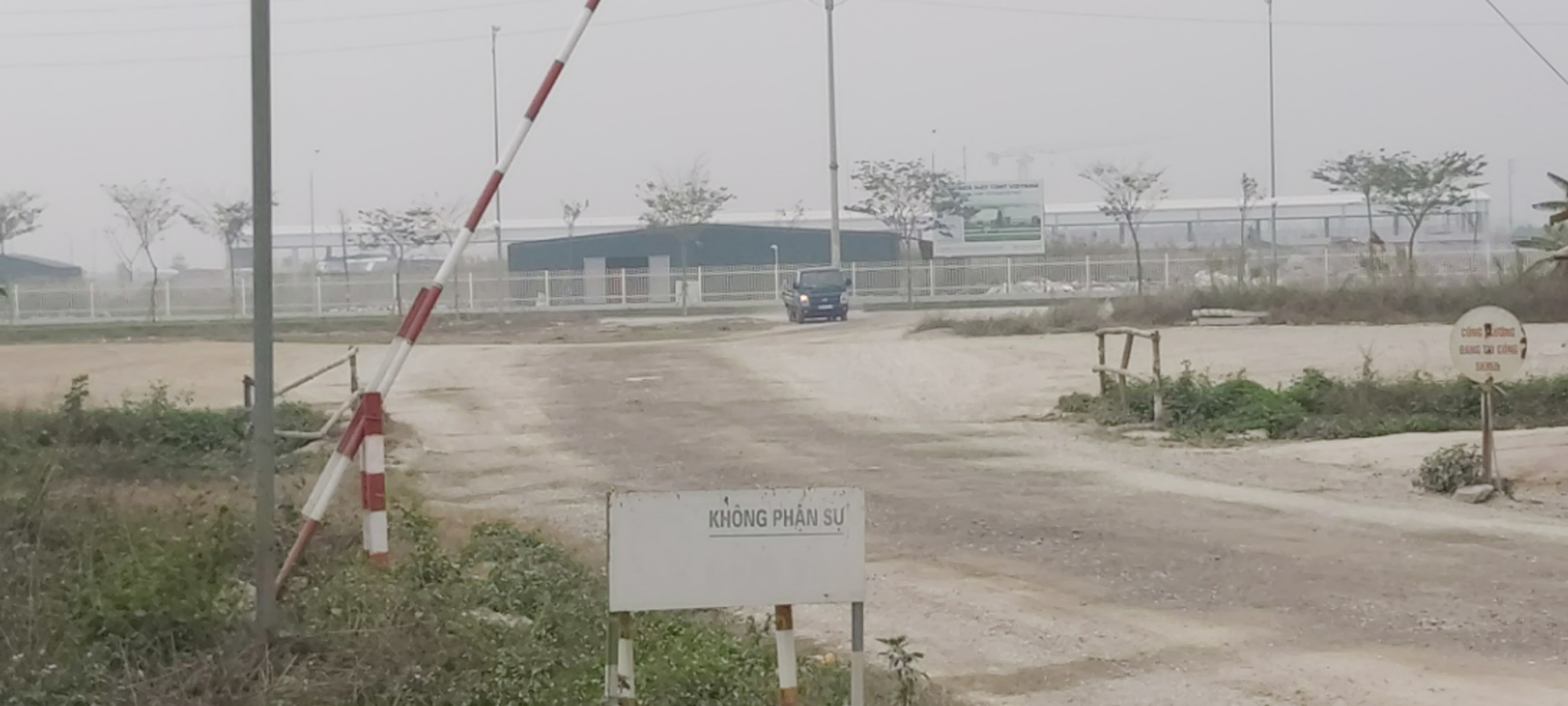 Giải quyết dứt điểm vi phạm hành lang tại đường dẫn lên cầu Thái Hà- Ảnh 1.